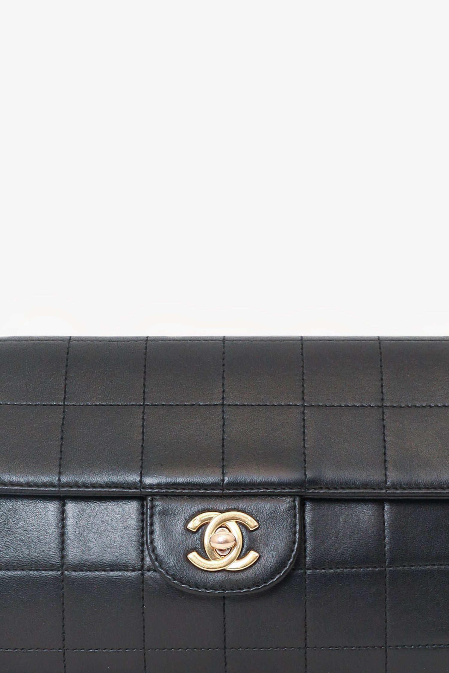 Pre-Loved Chanel™ 2003-04 Black Lambskin Chocolate Bar East West Shoulder Bag