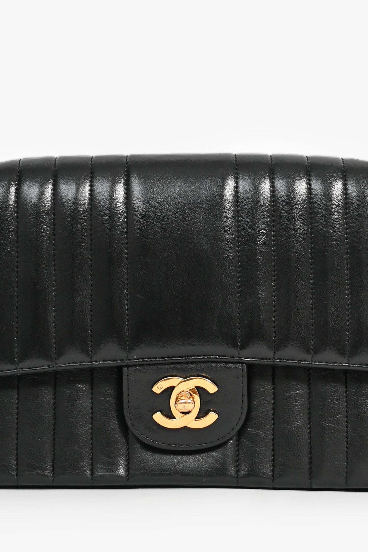 Pre-Loved Chanel™ 1991-94 Vintage Black Vertical Quilted Lambskin Medium CC Flap Bag