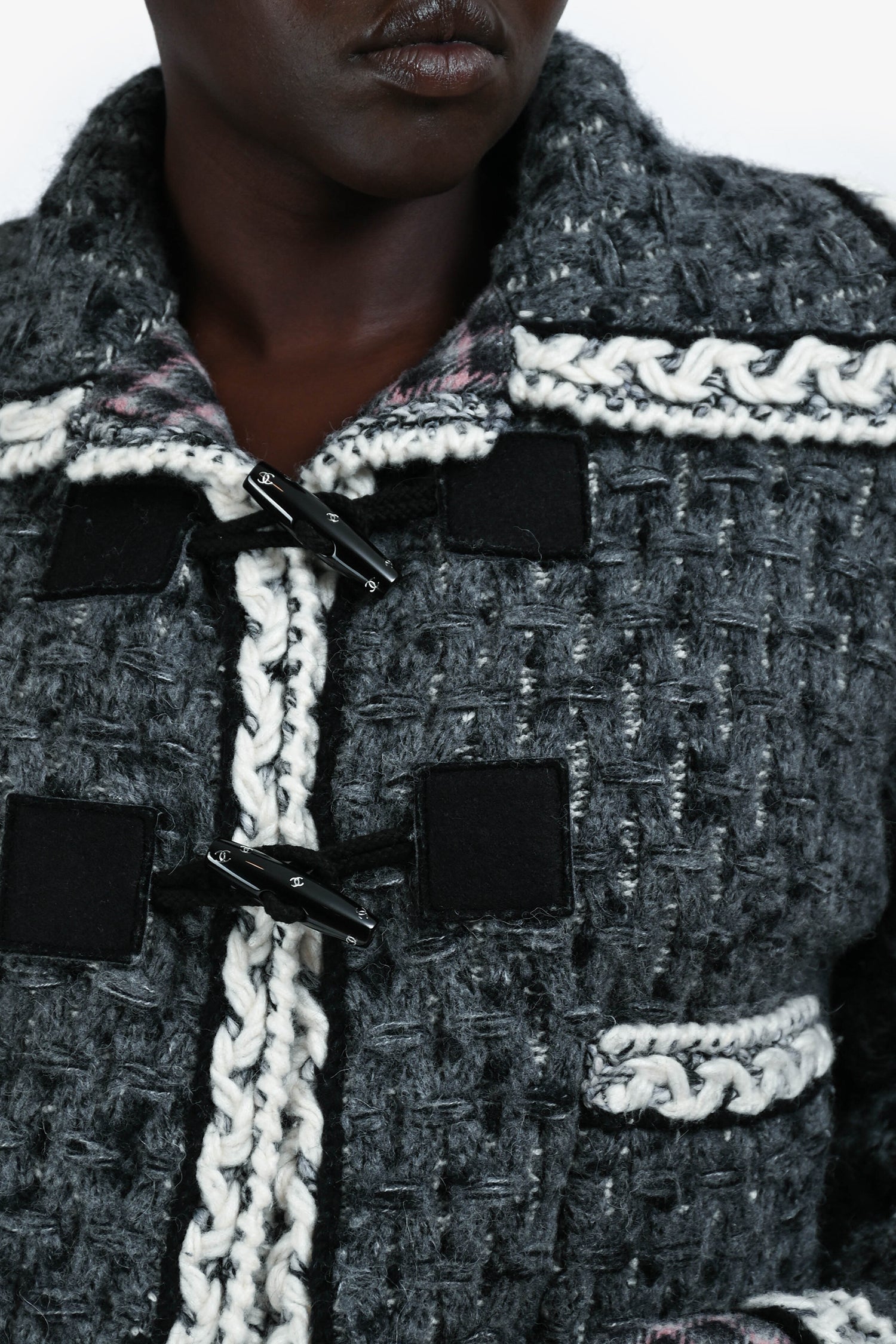 Pre-Loved Chanel™ 21B Grey Cashmere Knit Tweed Toggle Jacket Size 42 (As Is)