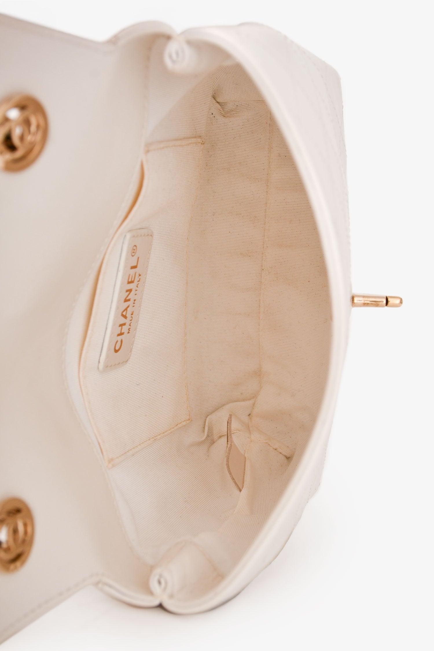 Pre-Loved Chanel™ 2018/19 White Leather Small Covered CC Flap Bag