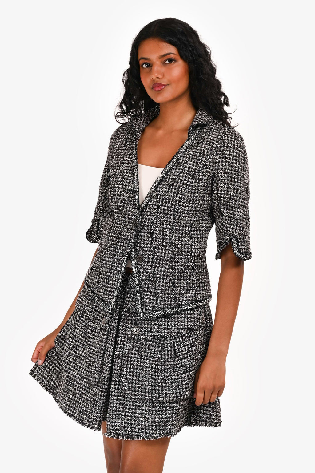 Pre-Loved Chanel™ 2010 Black/White Short Sleeves Tweed Jacket + Skirt Sets Size 38