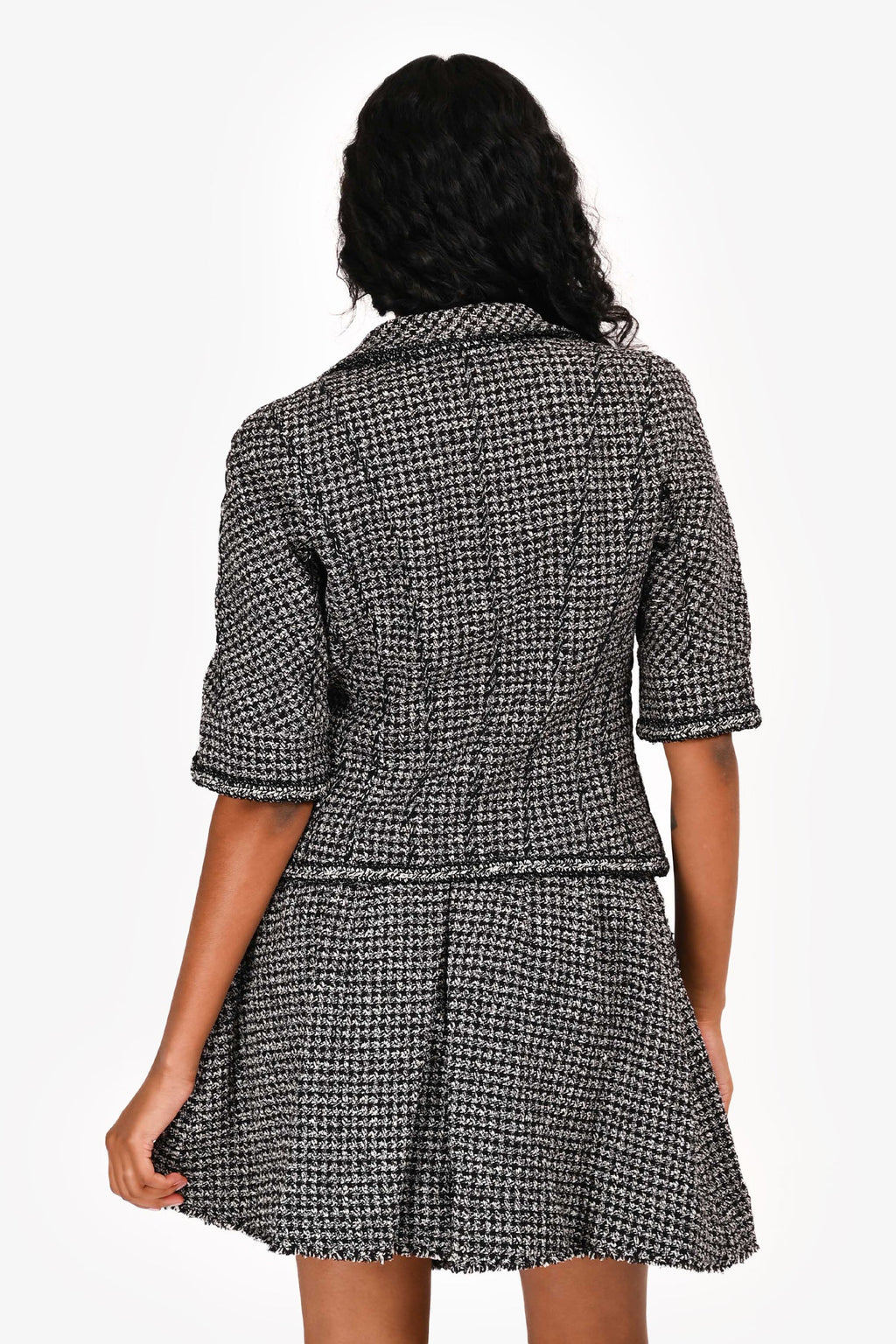 Pre-Loved Chanel™ 2010 Black/White Short Sleeves Tweed Jacket + Skirt Sets Size 38