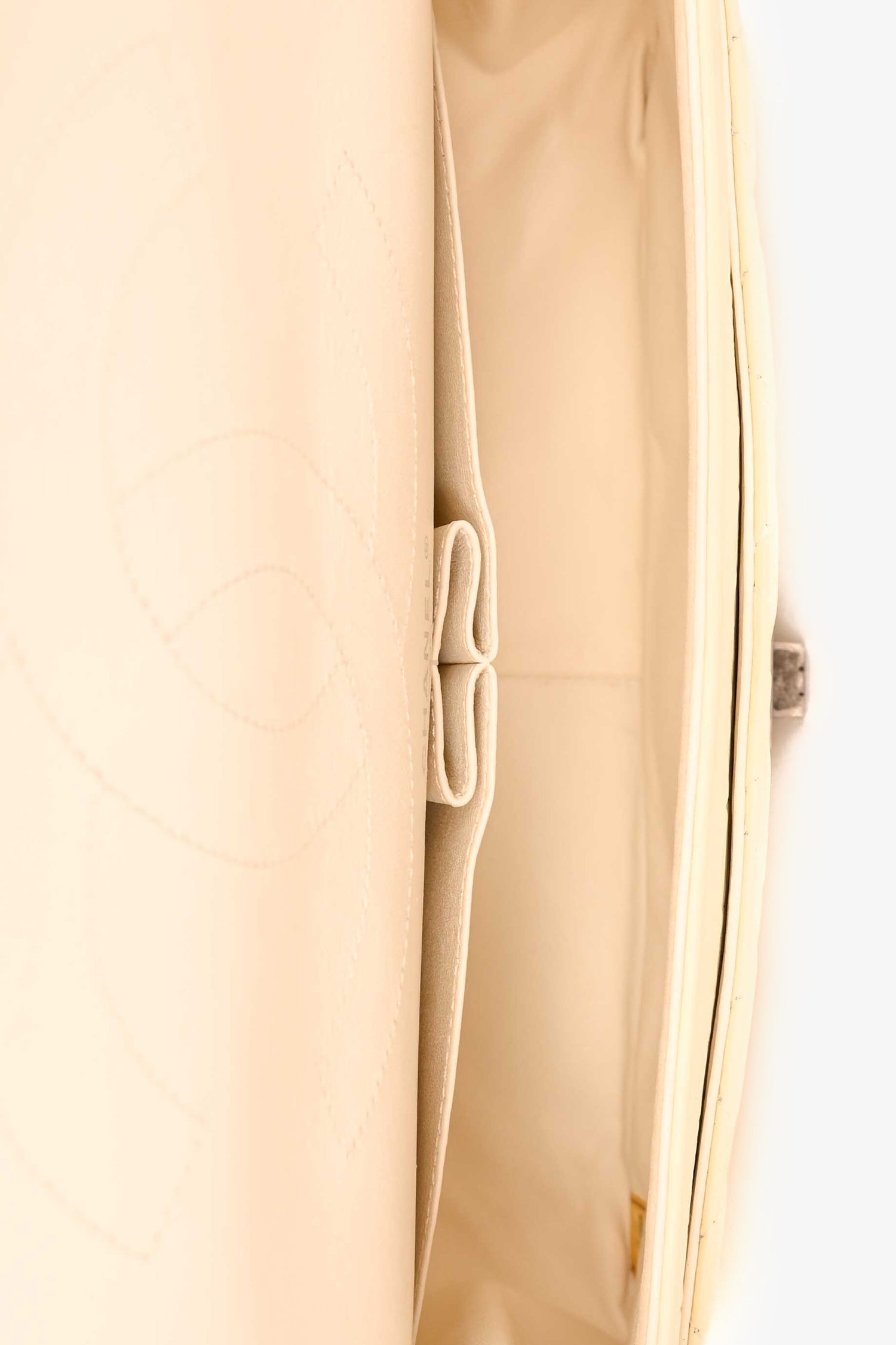 Pre-Loved Chanel™ 2012 White Aged Calfskin Leather 2.55 Reissue 227 Flap Bag