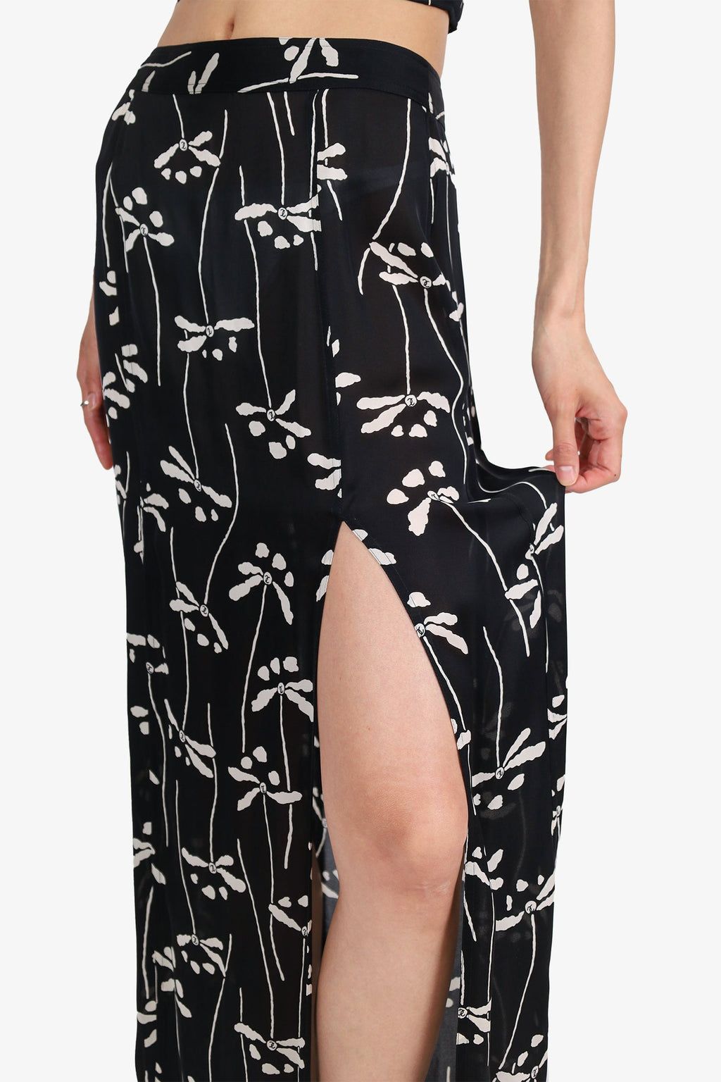 Pre-Loved Chanel™ 98P Black/White Floral Print Cropped Top With Maxi Skirt Set Size 40/38