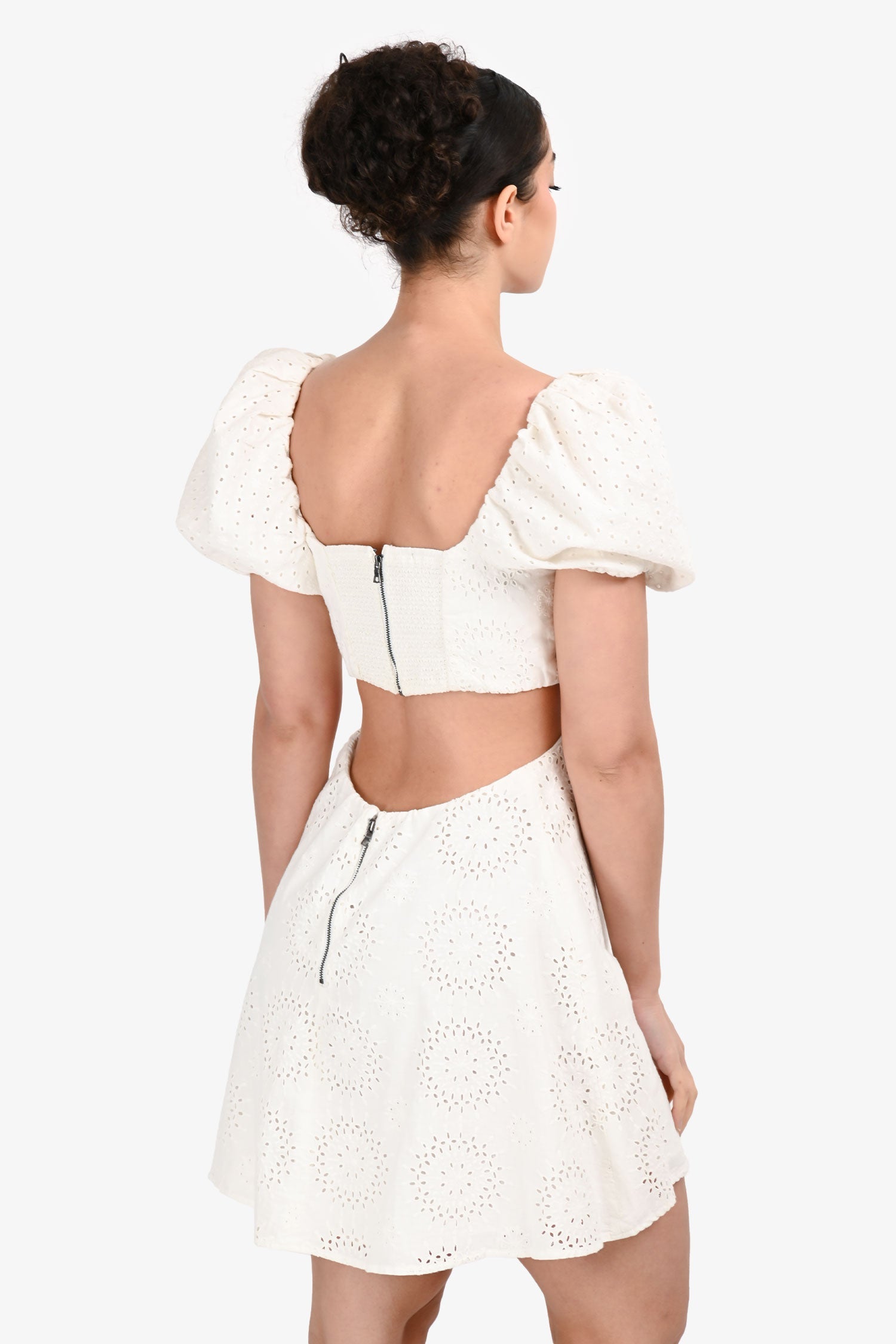 Alice + Olivia White V-Neck Sleeveless Mini Dress Size 6