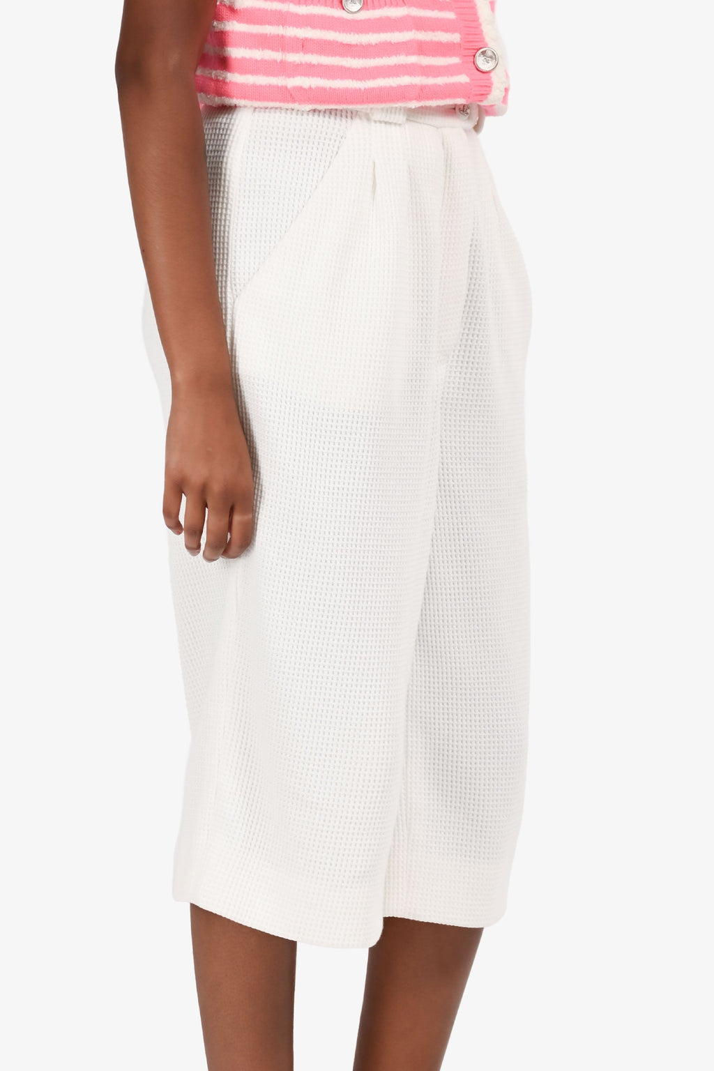 Pre Loved Chanel™ White Waffle Print Long Pleated Shorts Size 36