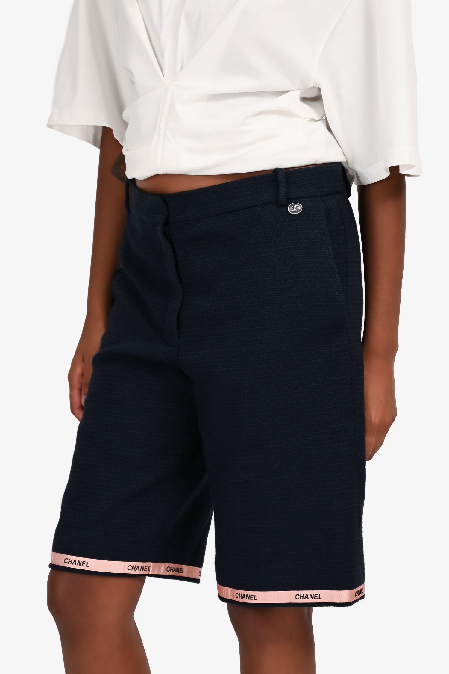 Pre-Loved Chanel™ Navy Blue Tweed/Pink Logo Ribbon Long Shorts Size 38