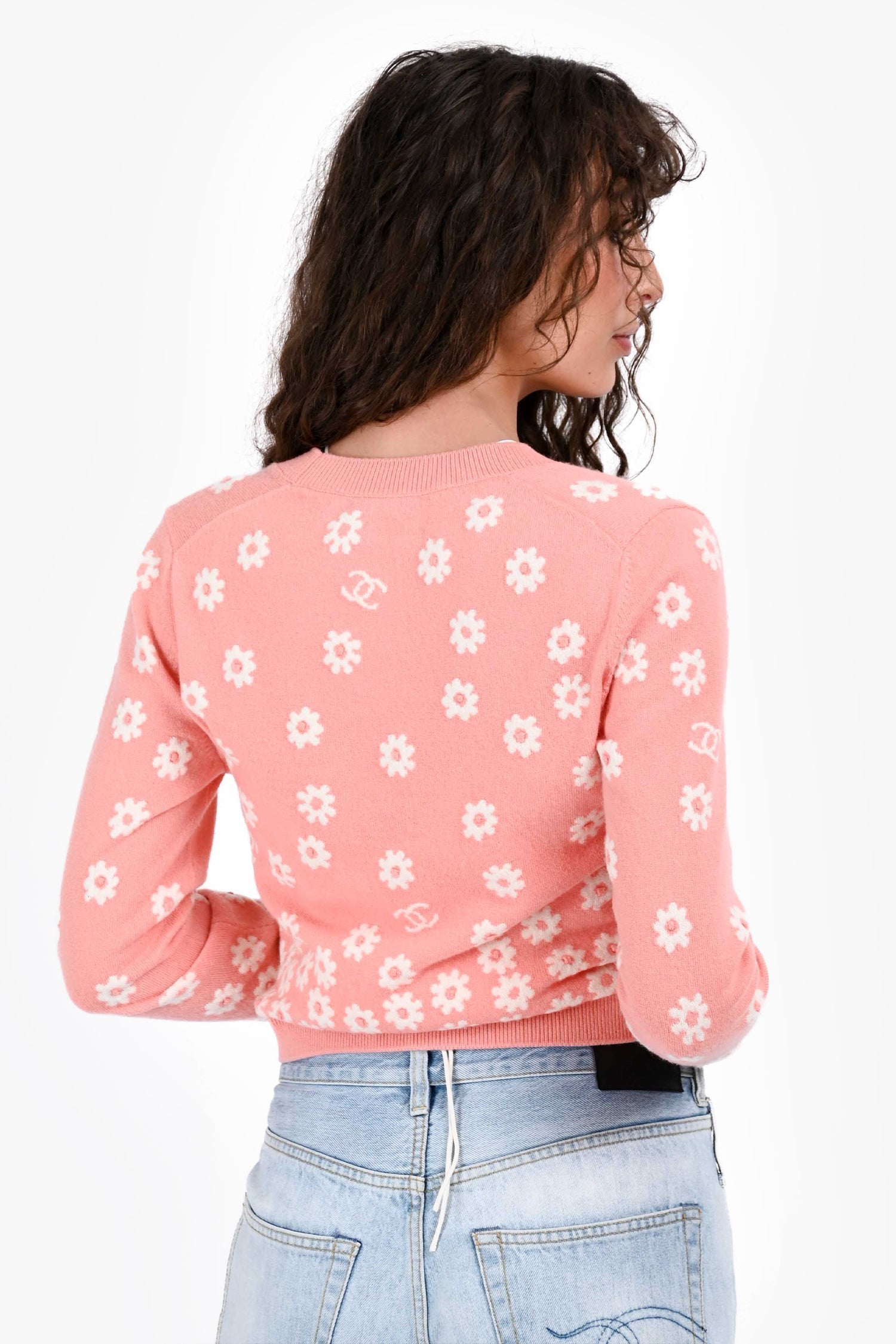 Pre-Loved Chanel™ Spring 2022 Pink/White Floral Printed Cashmere igan Size 34