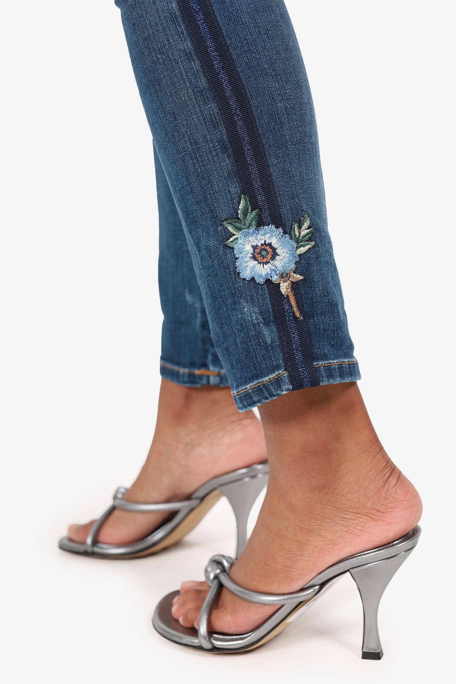 Cambio Blue Flower Embroidered Skinny Jeans Size 32