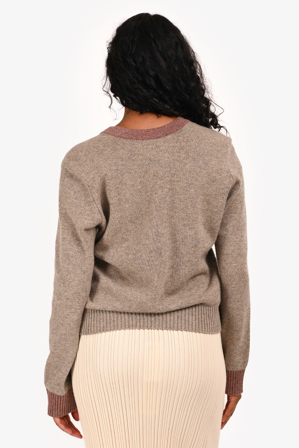 Pre-Loved Chanel™ 2016 Fall/Winter Paris-Rome Runway Grey Cashmere V-Neck Sweater Size 38