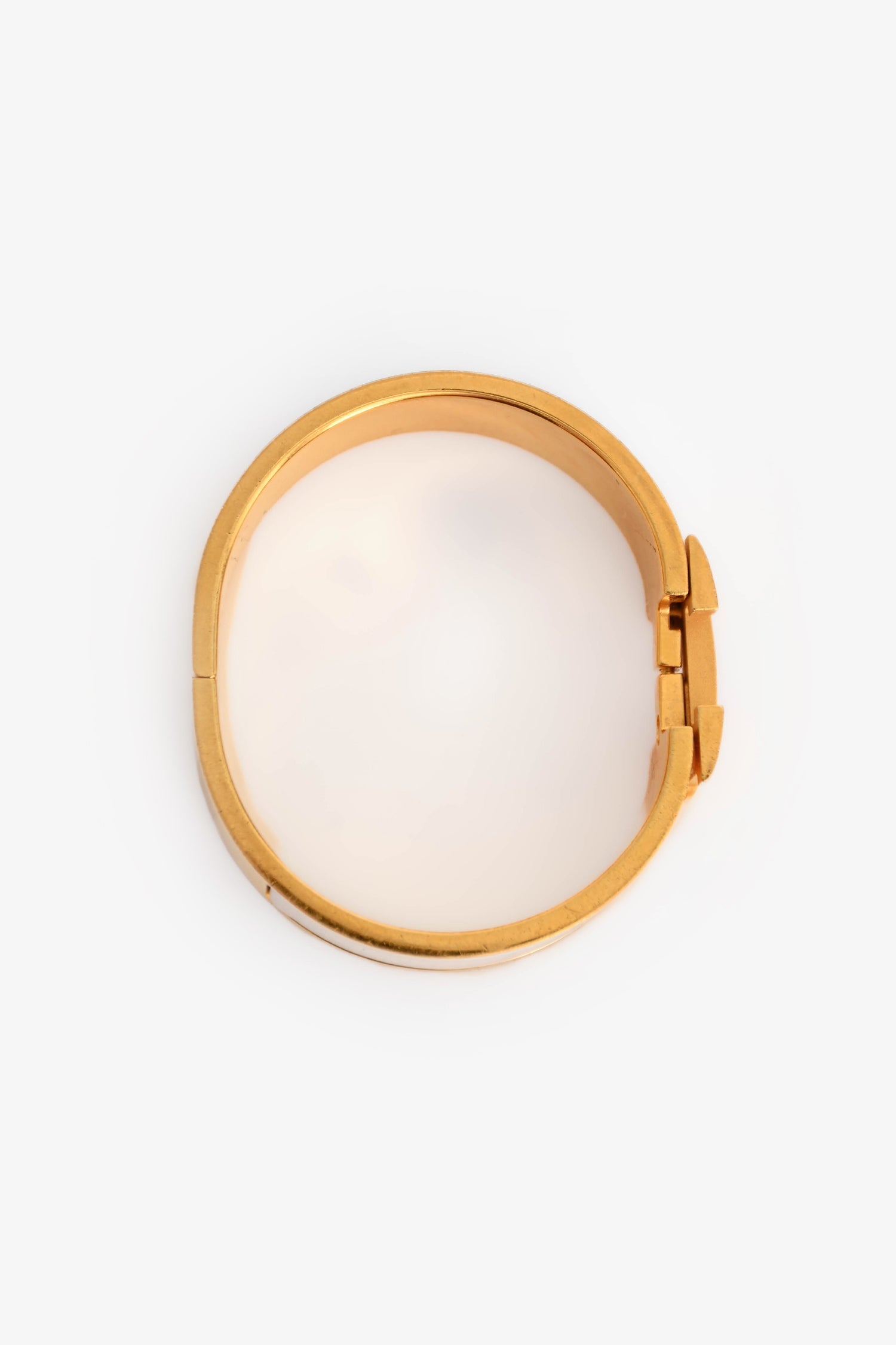 Hermès Gold Toned White Enamel Clic Clac Bracelet