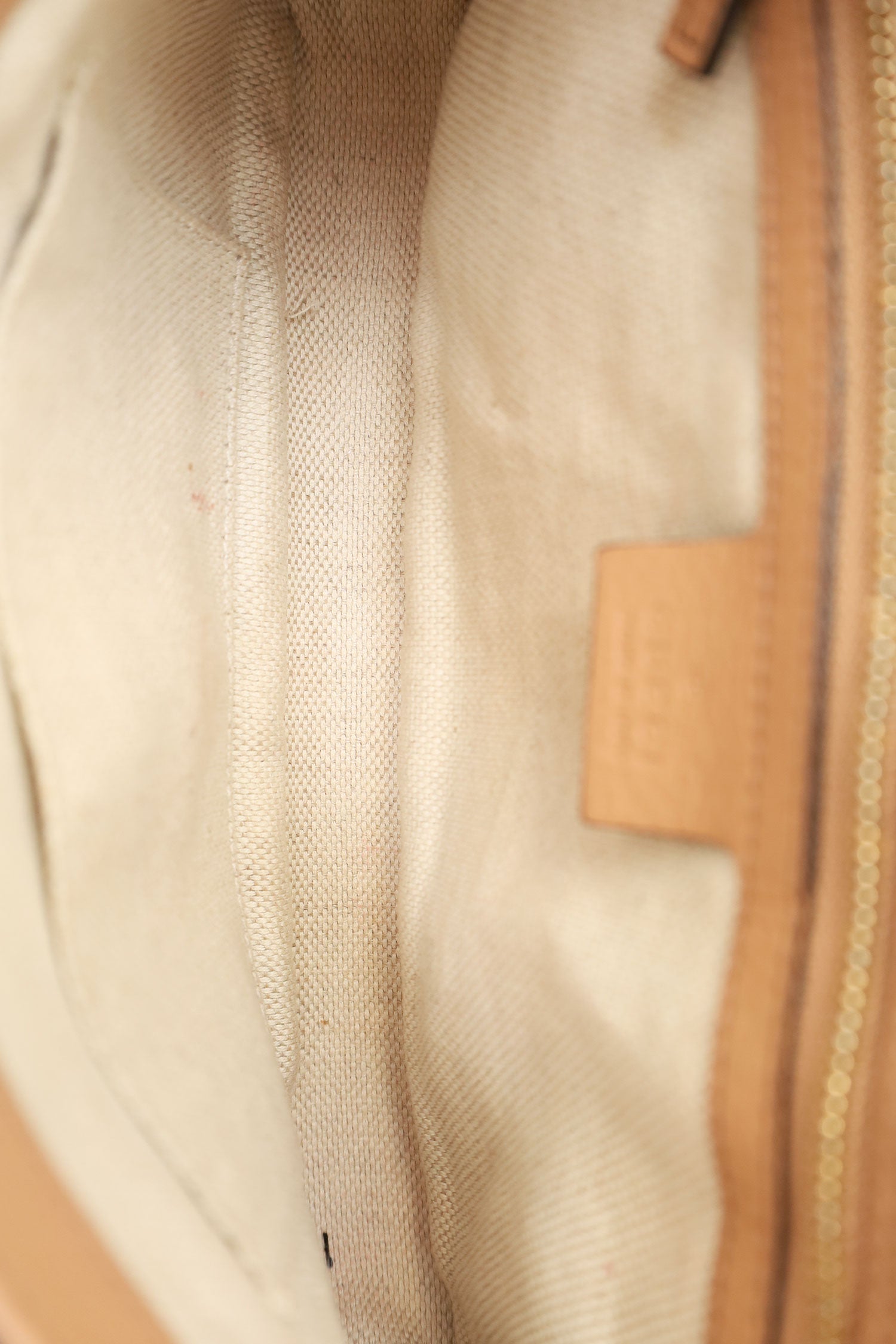 Gucci Nude Grained Leather 'Soho' Medium Flap Crossbody