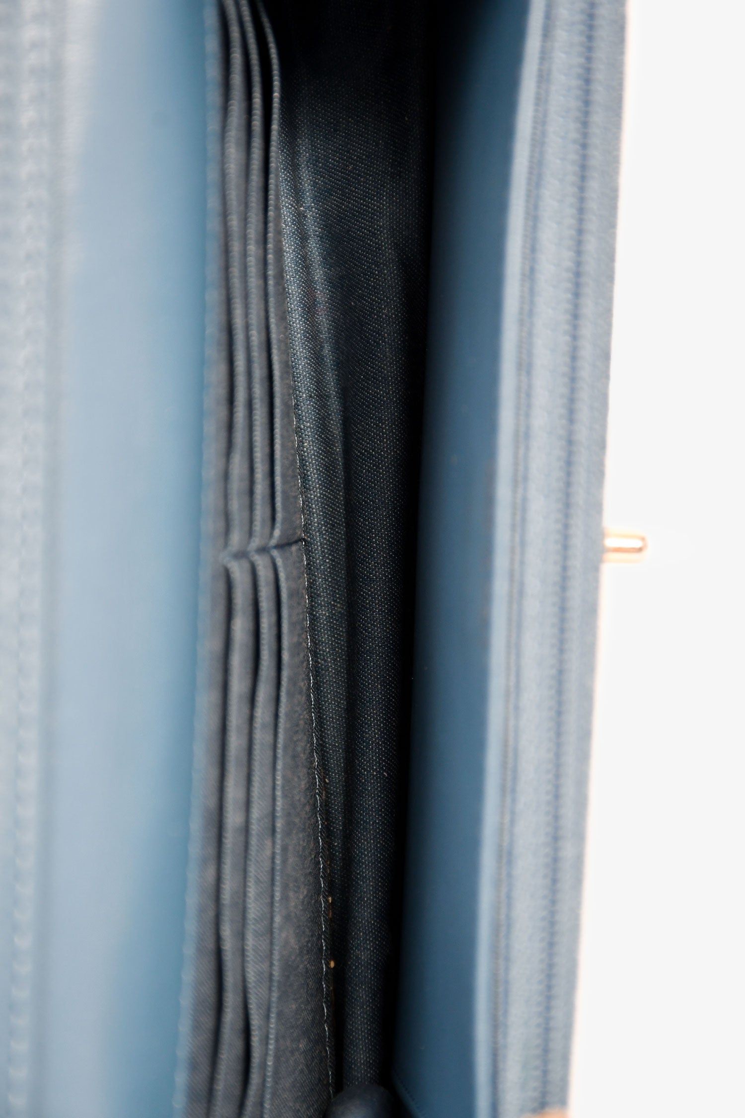 Pre-Loved Chanel™ 2022 Blue Denim Wallet On Chain