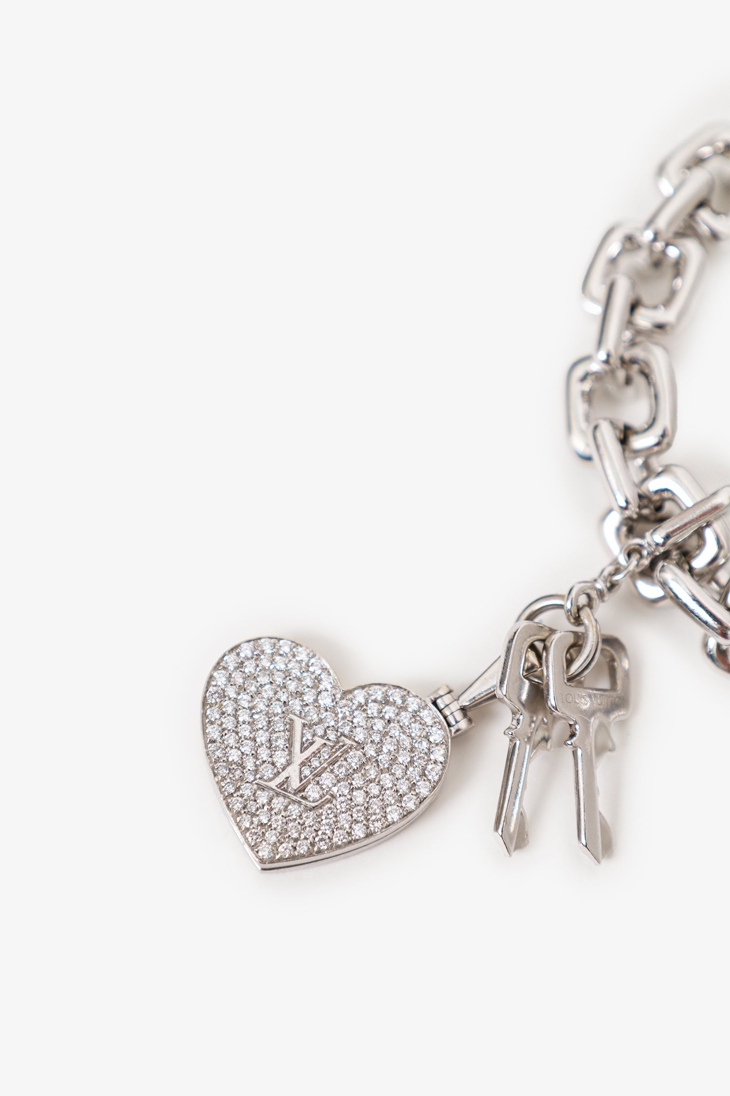 Louis Vuitton 18K White Gold/Pave Diamond Heart Tag Chain Bracelet