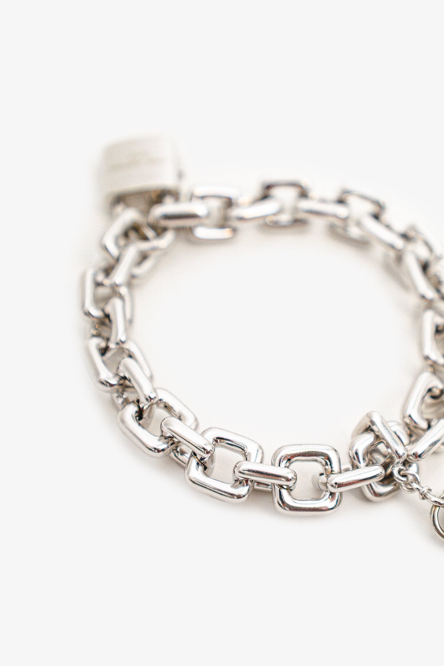 Louis Vuitton 18K White Gold/Pave Diamond Heart Tag Chain Bracelet