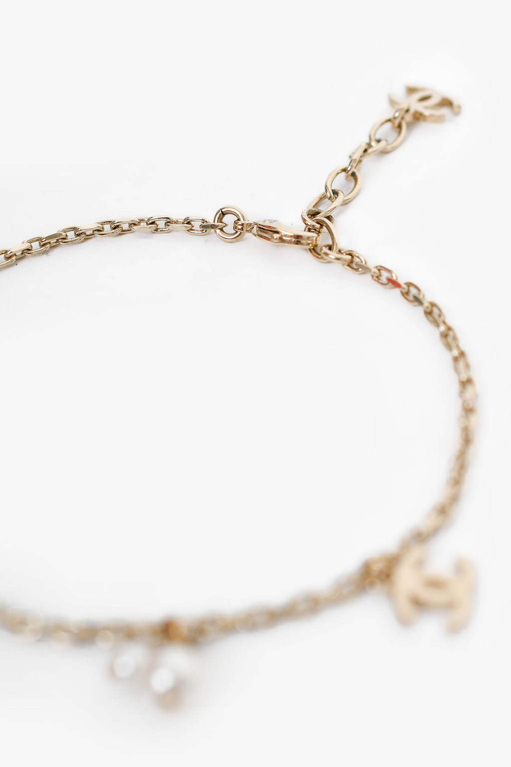 Pre-Loved Chanel™ Gold Toned CC Charm Faux Pearl Anklet