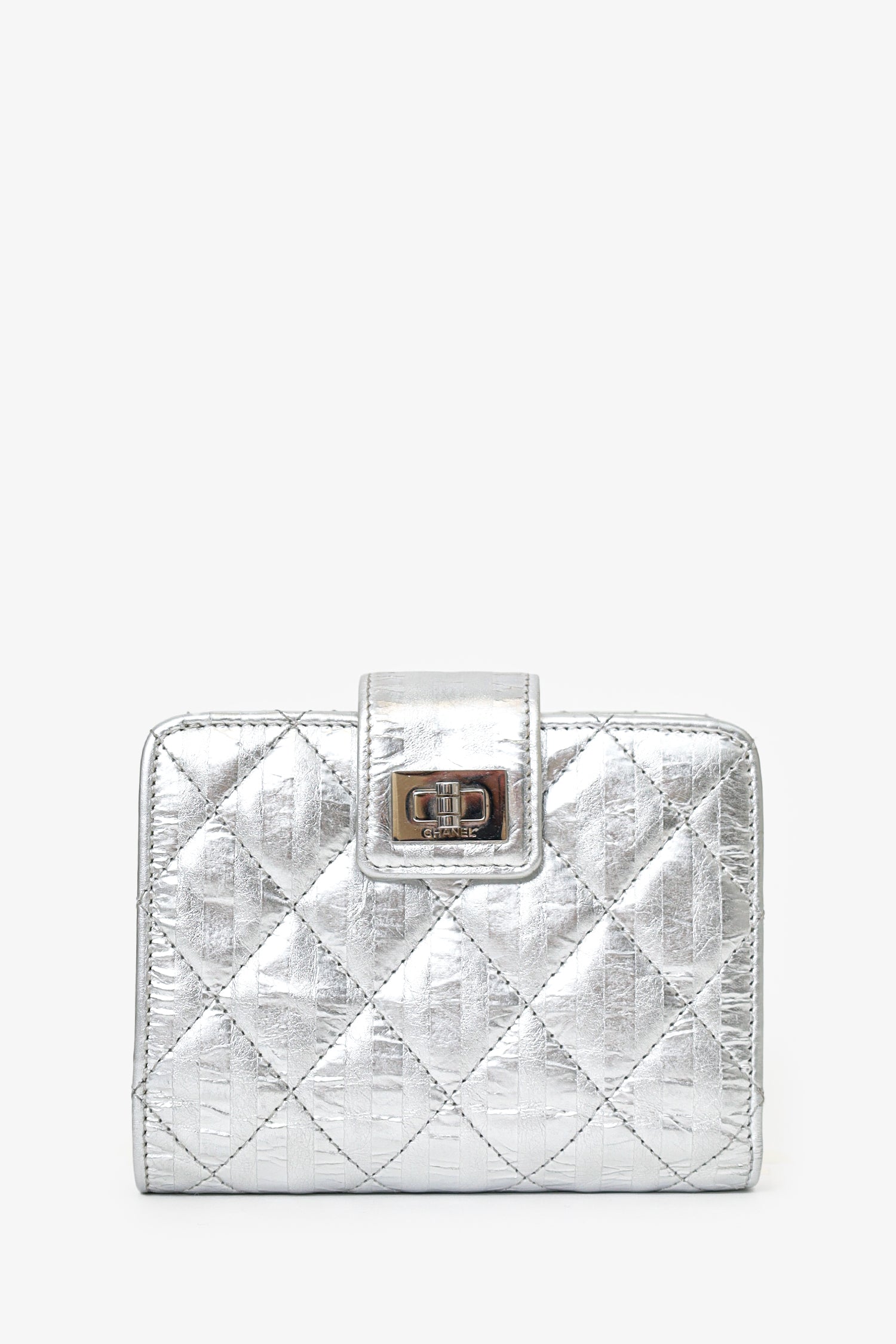Pre-Loved Chanel™ 2008-09 Silver Metallic 2.55 Reissue Wallet