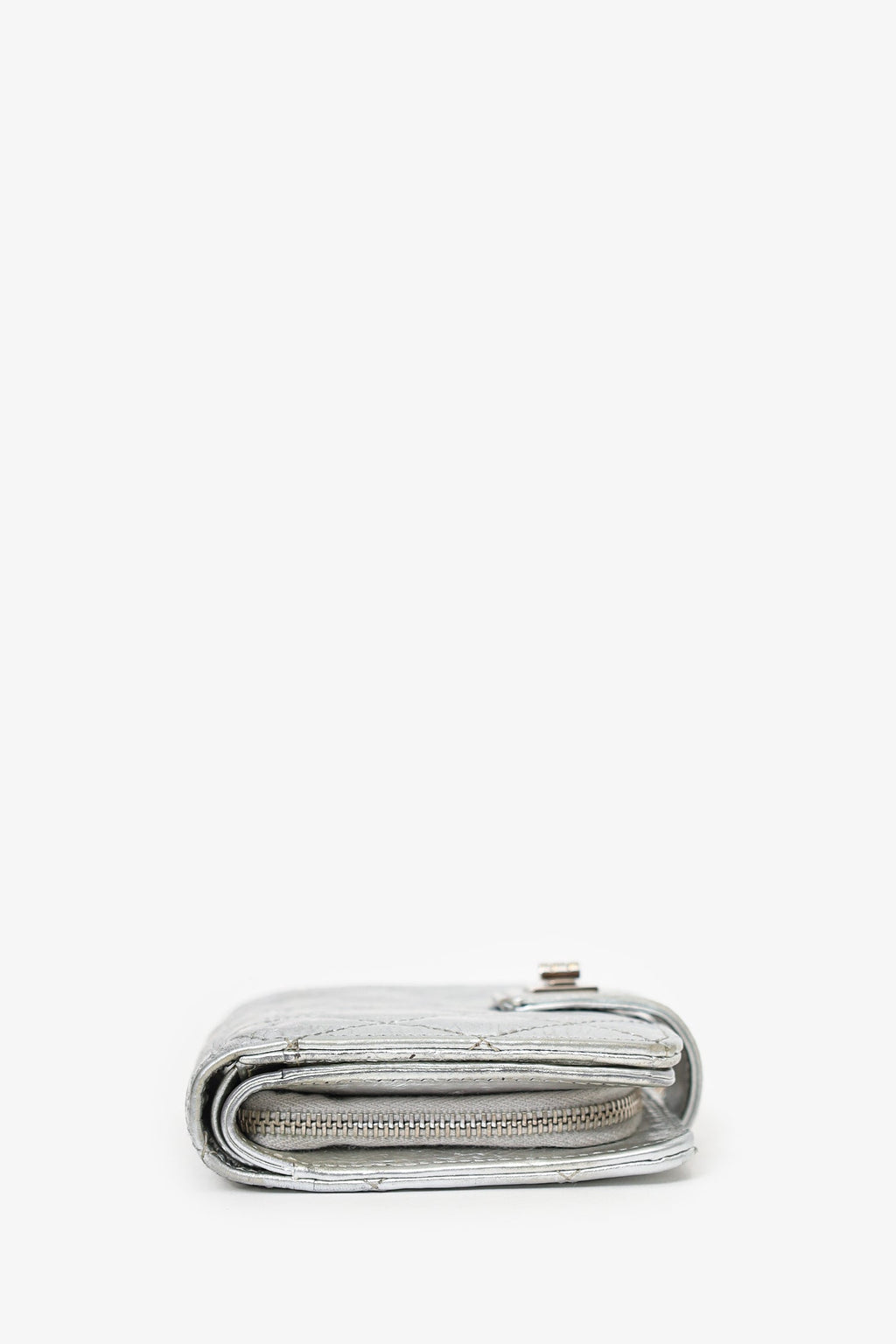 Pre-Loved Chanel™ 2008-09 Silver Metallic 2.55 Reissue Wallet