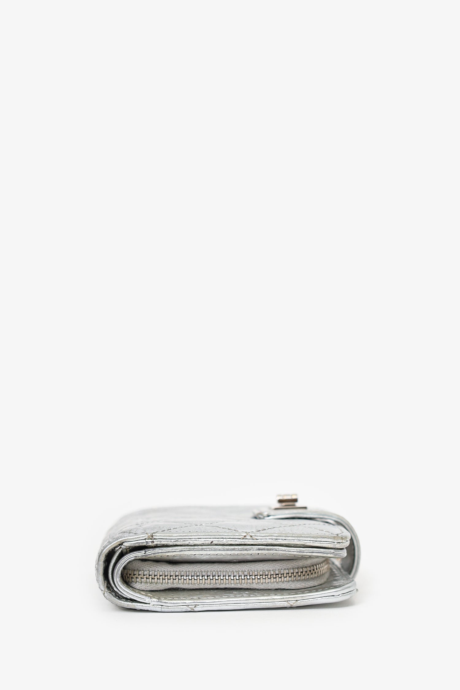 Pre-Loved Chanel™ 2008-09 Silver Metallic 2.55 Reissue Wallet