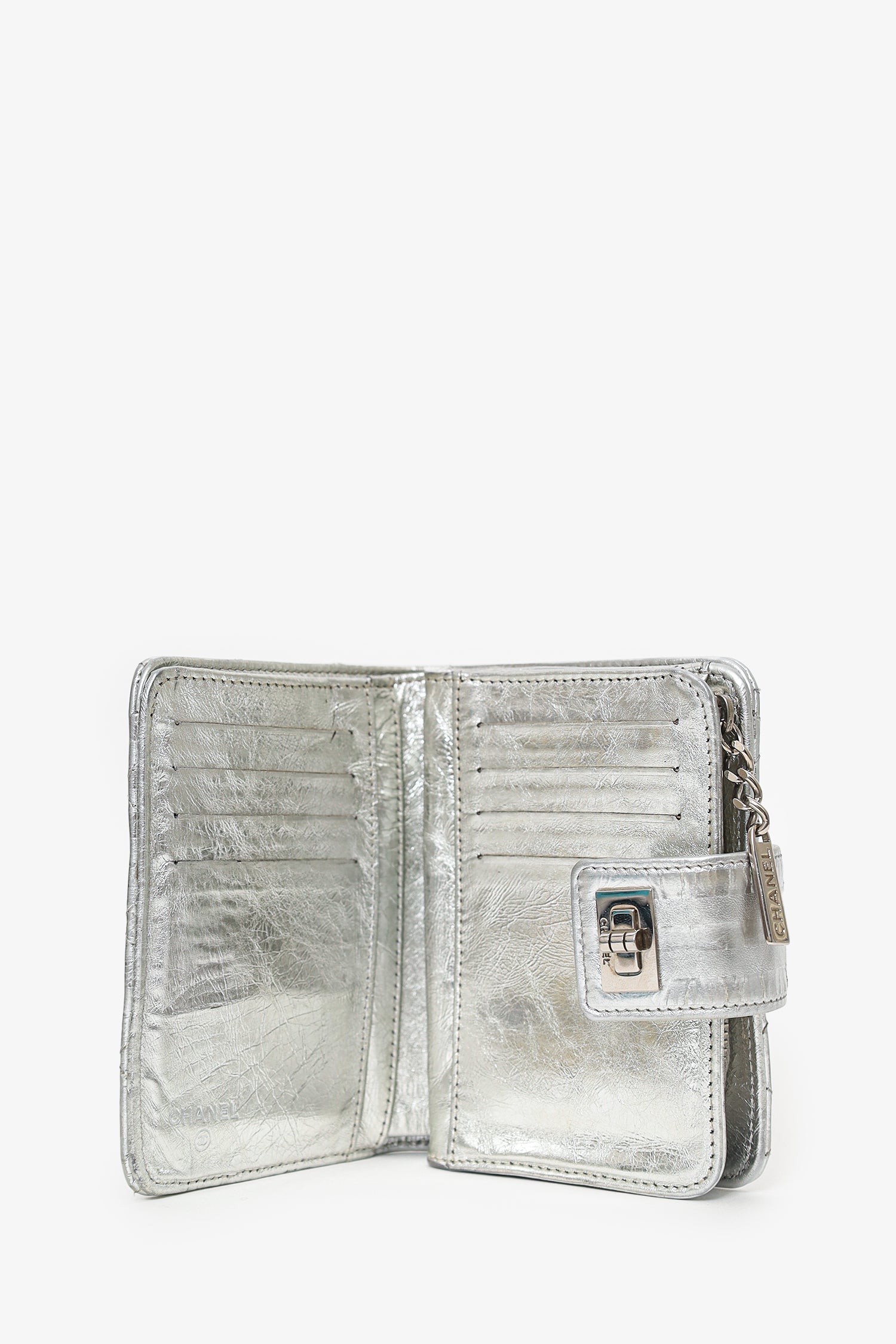 Pre-Loved Chanel™ 2008-09 Silver Metallic 2.55 Reissue Wallet