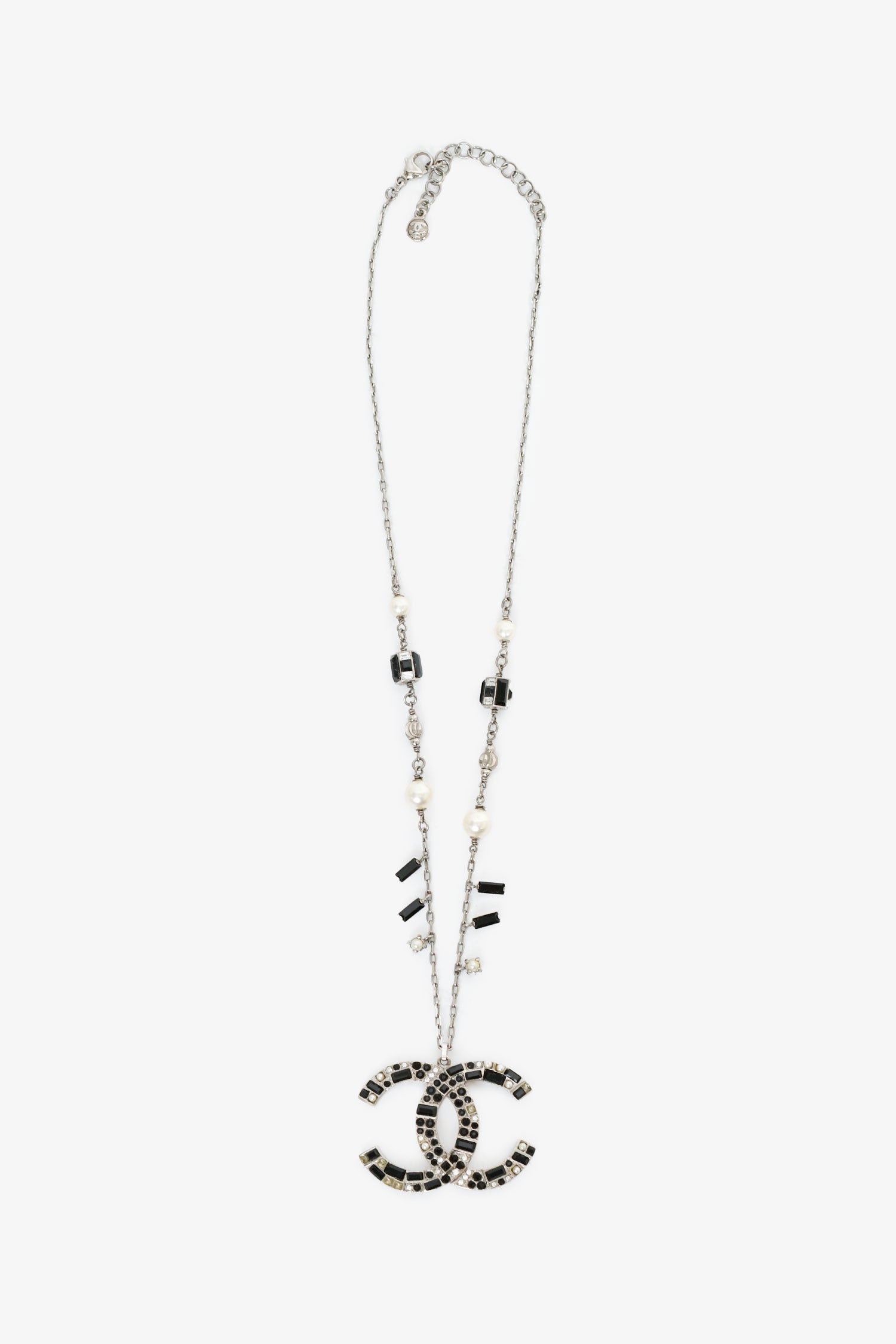 Pre-loved Chanel™ Silver/Black Crystal "CC" Necklace With Pearl Detail