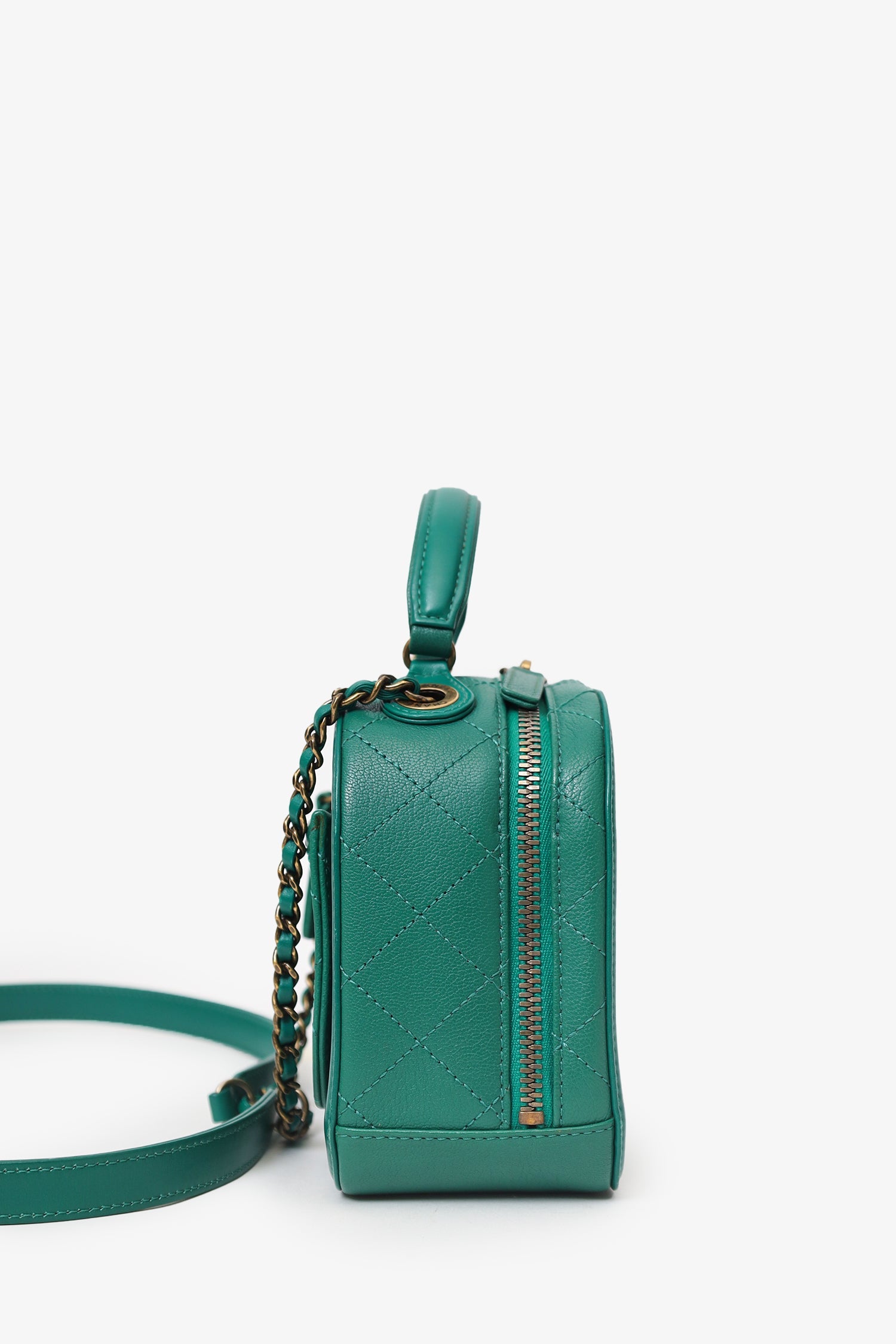 Pre-Loved Chanel™ 2016-17 Green Leather Small Coco Curve Vanity Case