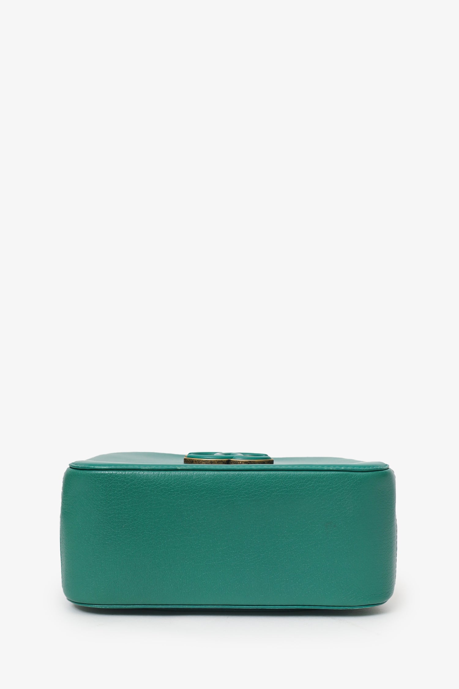 Pre-Loved Chanel™ 2016-17 Green Leather Small Coco Curve Vanity Case
