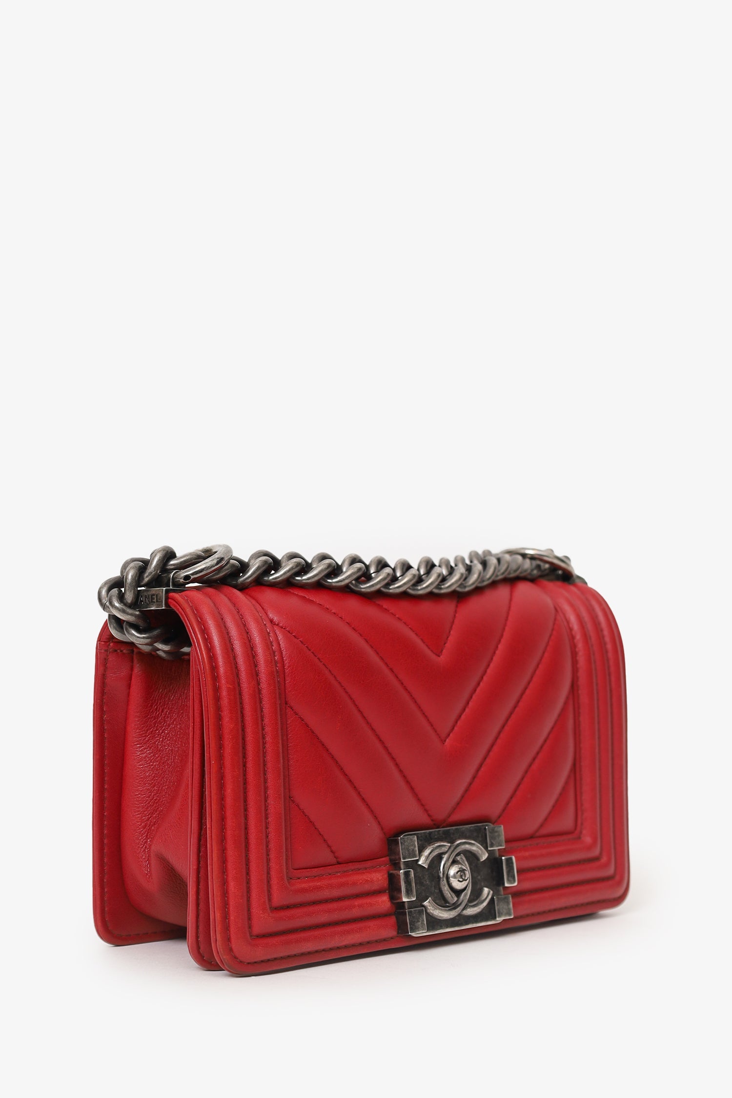 Pre-Loved Chanel™ 2016 Red Lambskin Chevron Small Boy Bag