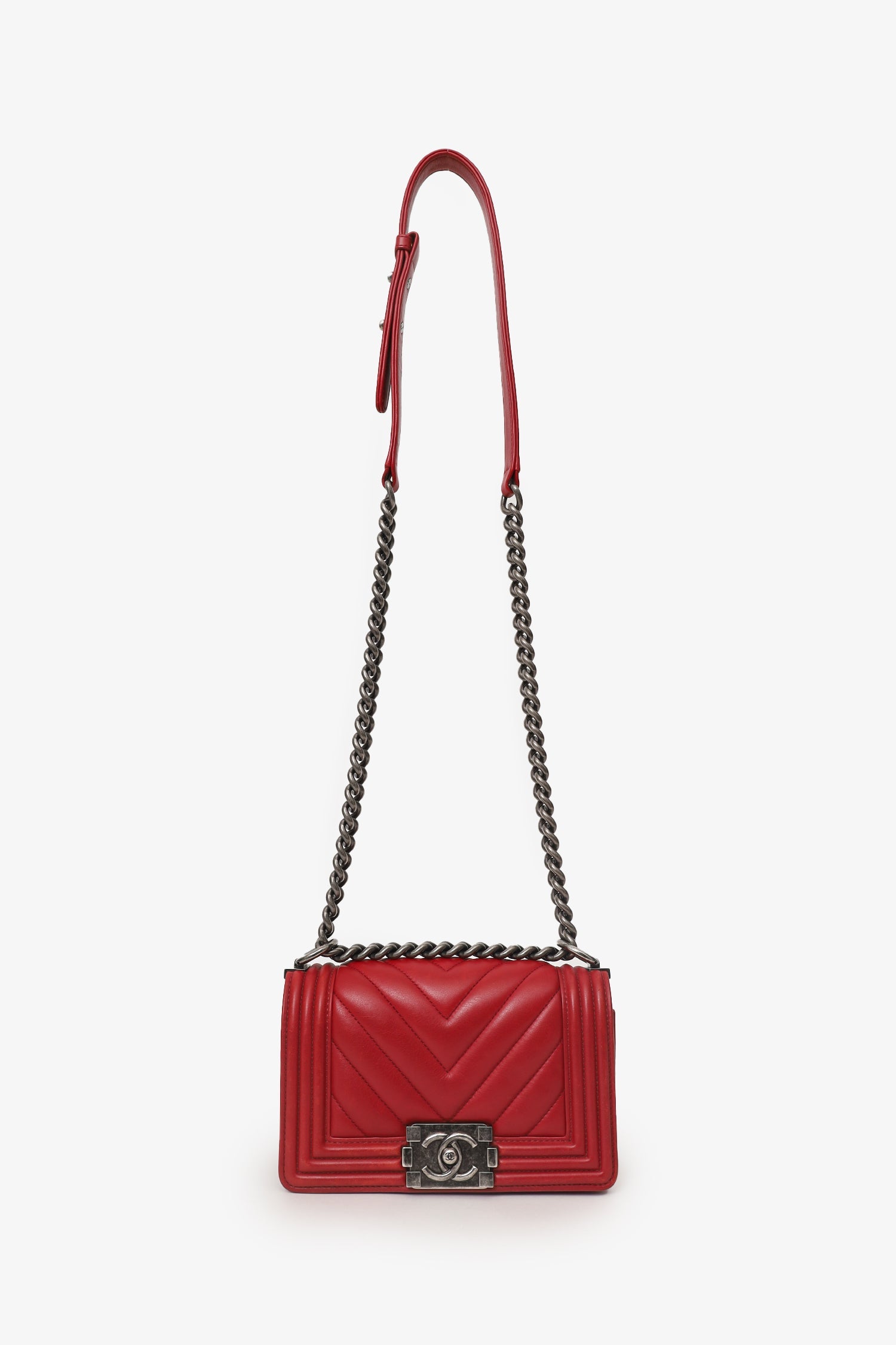 Pre-Loved Chanel™ 2016 Red Lambskin Chevron Small Boy Bag