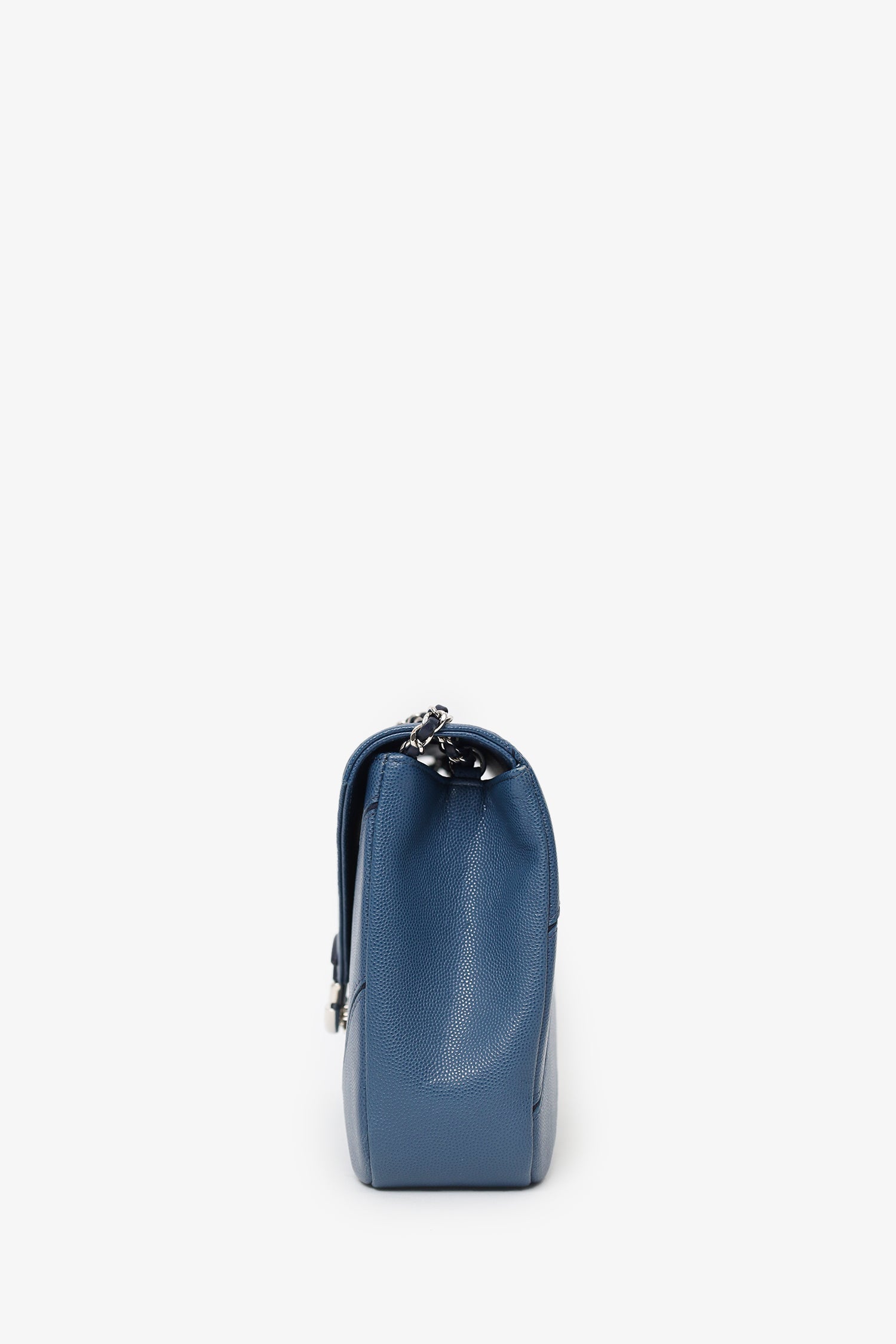Pre-Loved Chanel™ 2016/2017 Navy Caviar Leather Macro Chevron Flap Bag