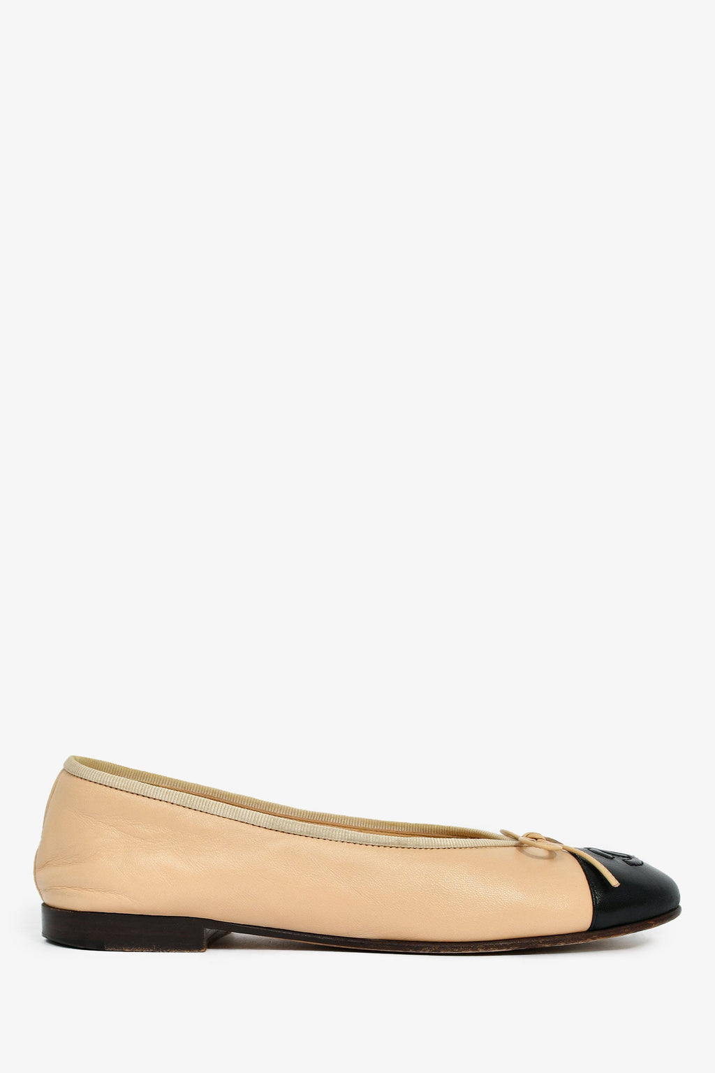 Pre-Loved Chanel™ Beige/Black Leather CC Ballet Flats Size 35