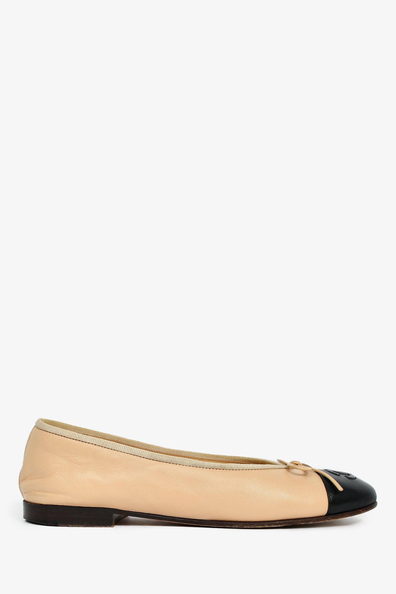 Pre-Loved Chanel™ Beige/Black Leather CC Ballet Flats Size 35