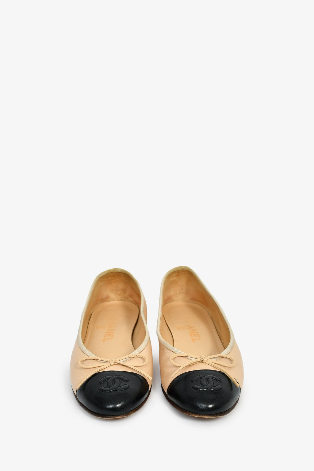 Pre-Loved Chanel™ Beige/Black Leather CC Ballet Flats Size 35