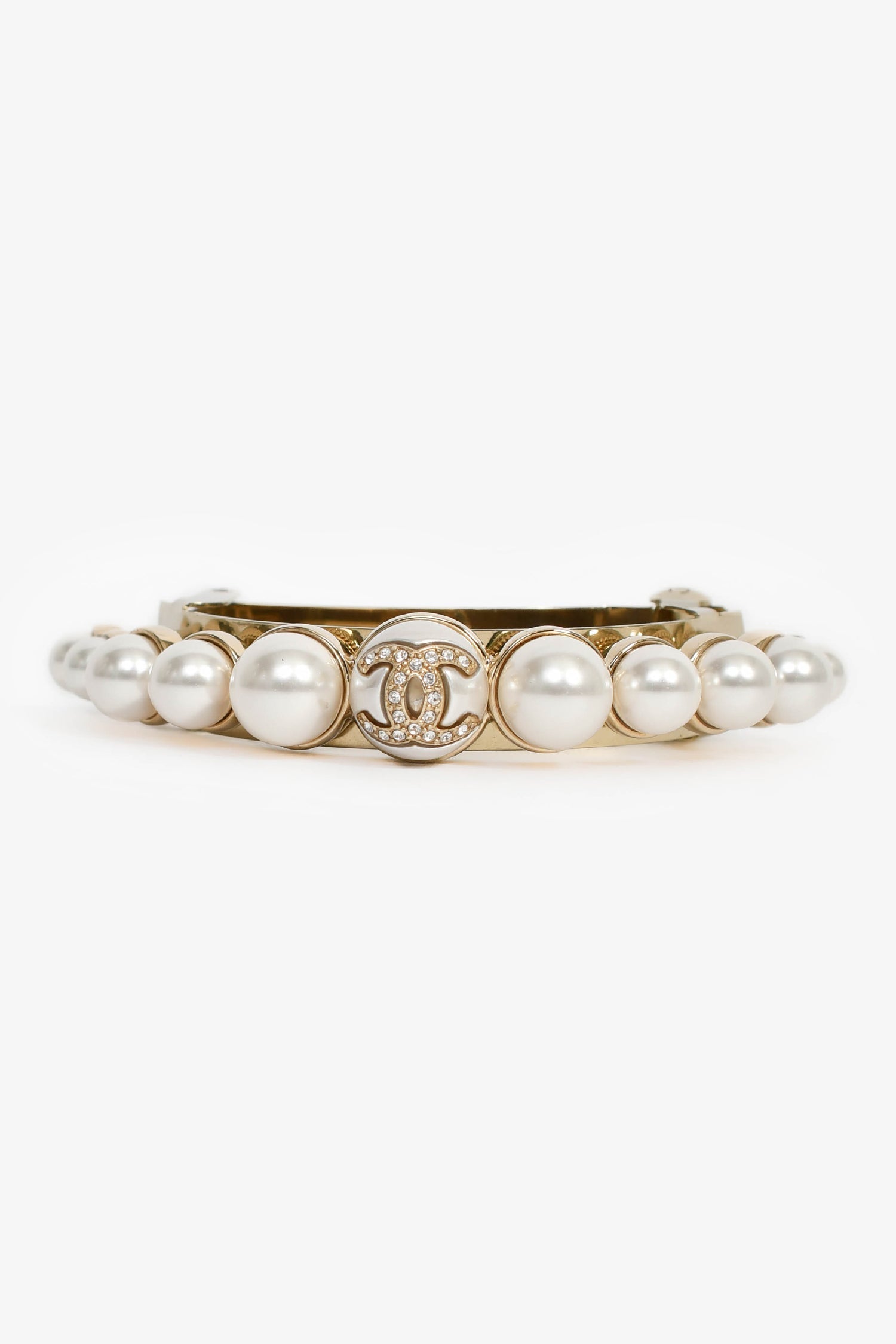 Pre-Loved Chanel™ Gold Tone Faux Pearl CC Crystal Hair Clip