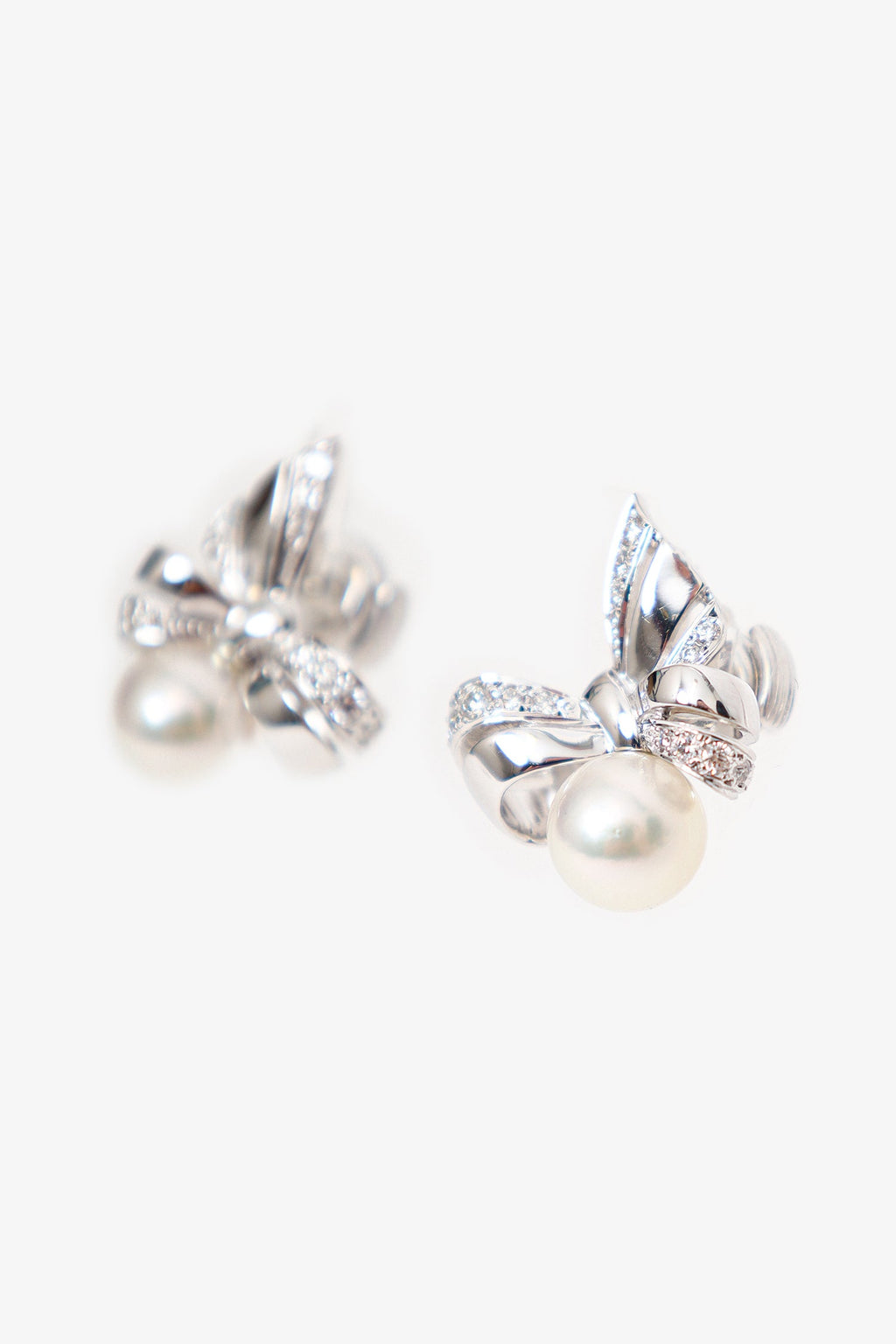 Mikimoto 18k White Gold Pearl Diamond Jeux de Rubans Earrings