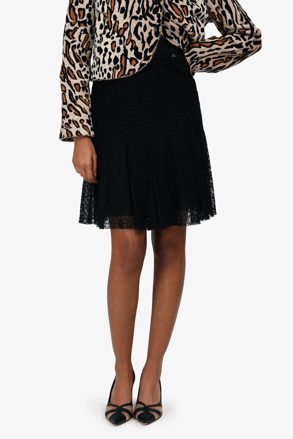 Pre-Loved Chanel™ Black Floral Lace Pleated Knee Length Skirt Size 34