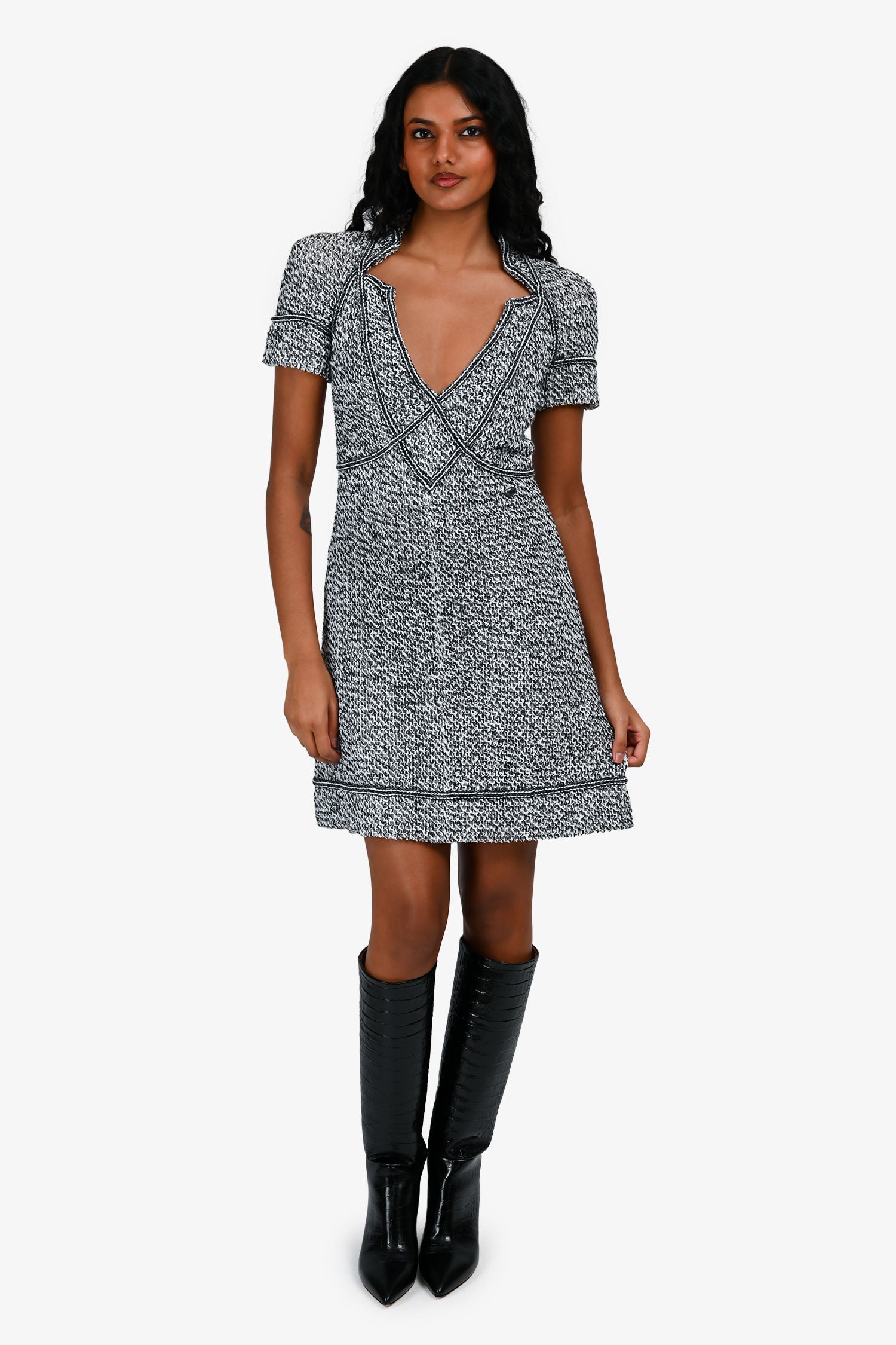 Chanel White/Black Tweed V-Neck Short Sleeve Shift Midi Dress Size 34