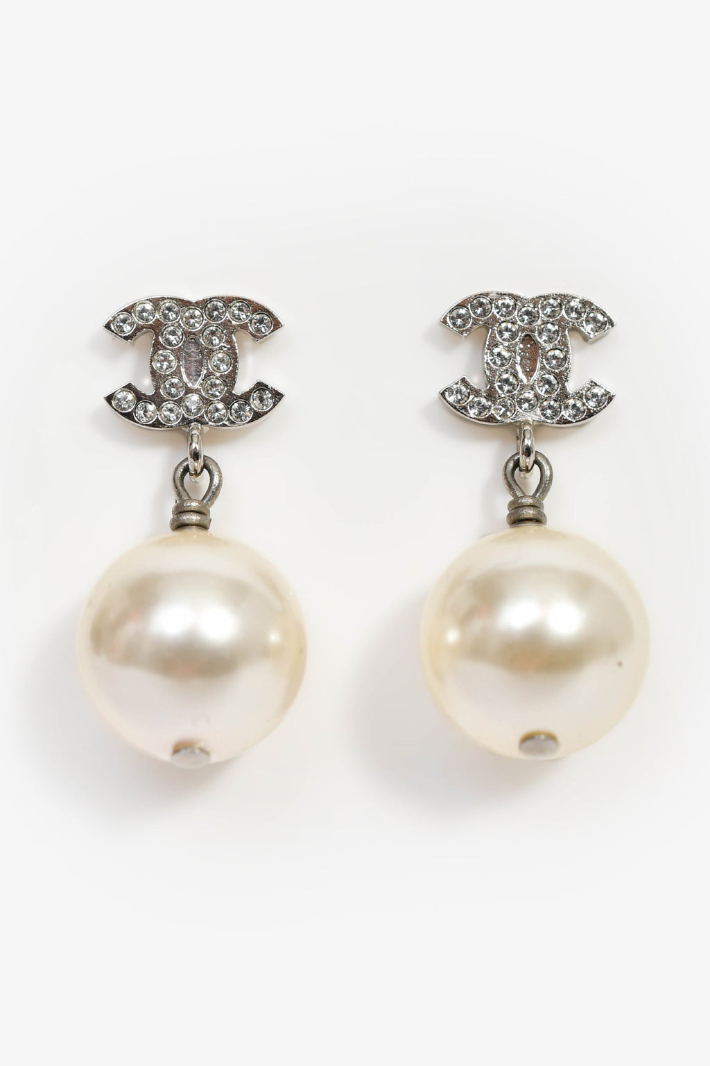 Pre-Loved Chanel™ 2022 Silver Tone CC Pearl Earrings
