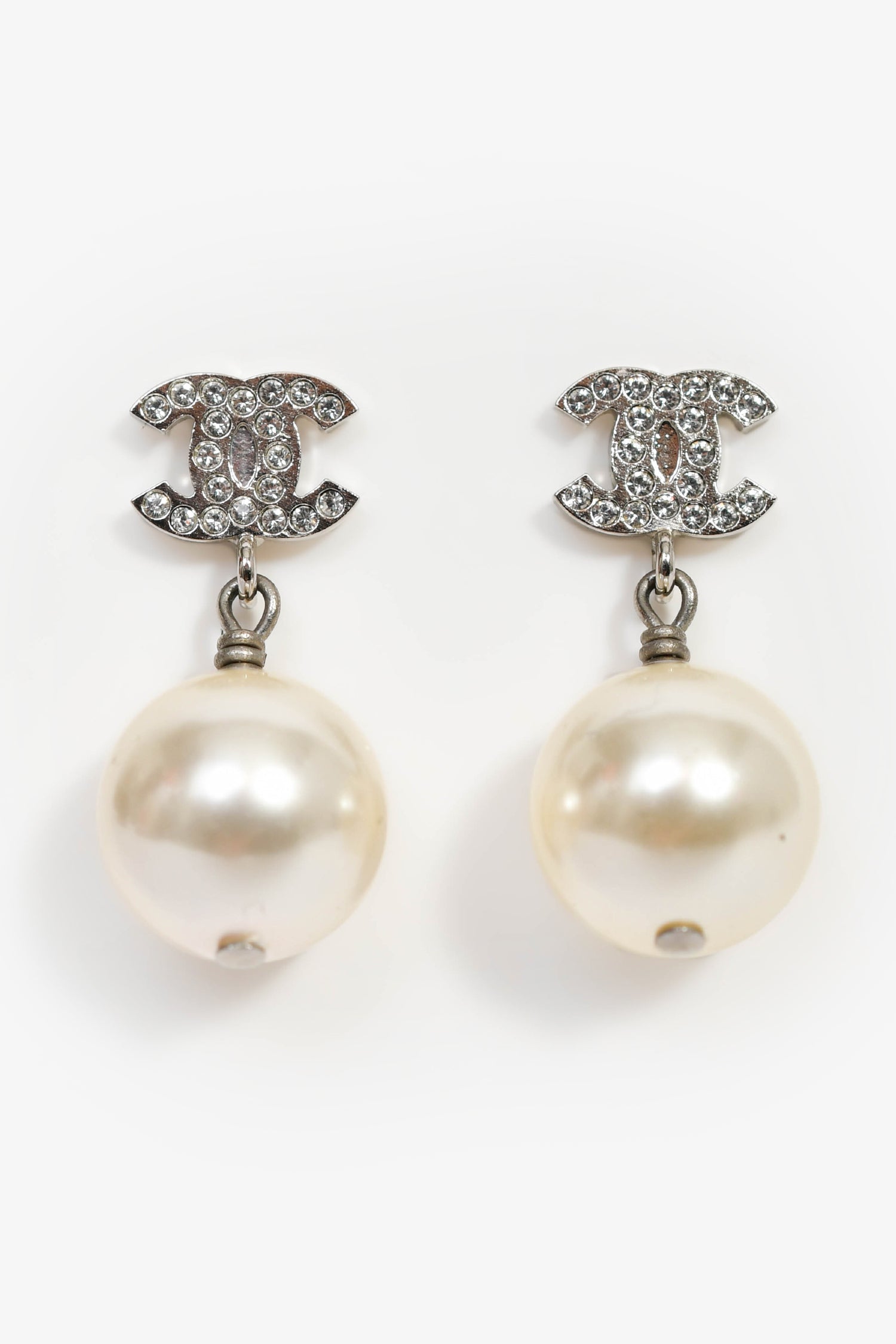 Pre-Loved Chanel™ 2022 Silver Tone CC Pearl Earrings
