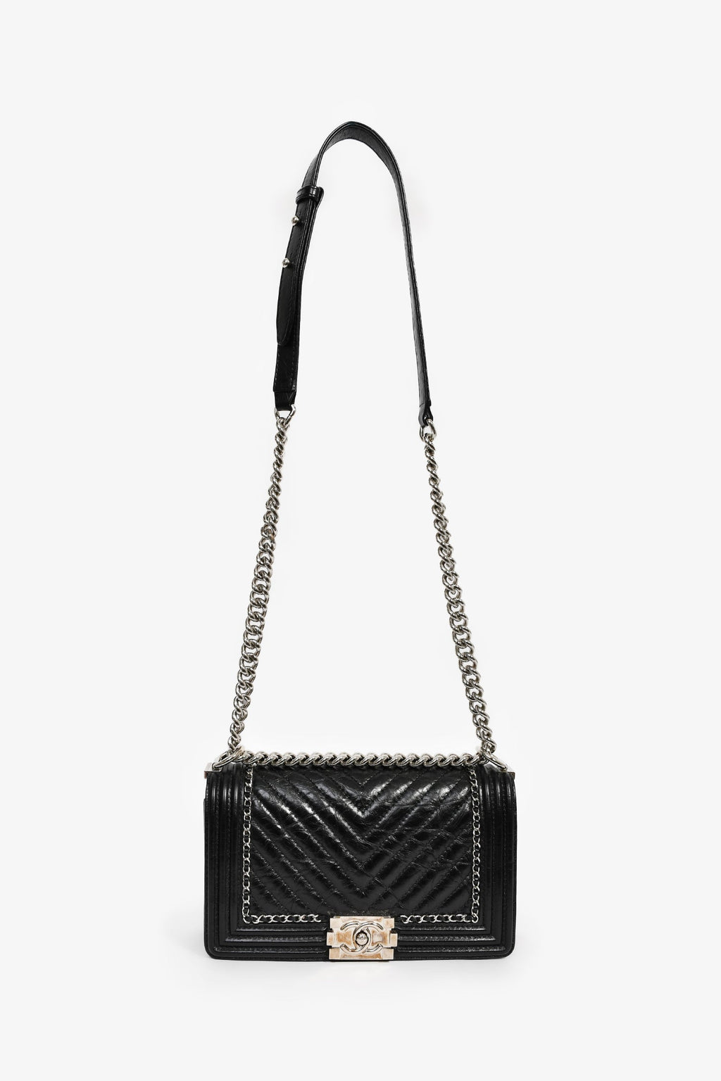 Pre-Loved Chanel™ 2017 Black Leather Chevron Medium Boy Bag