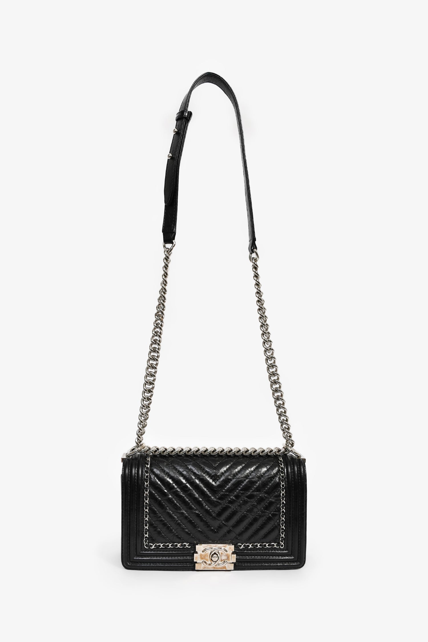 Pre-Loved Chanel™ 2017 Black Leather Chevron Medium Boy Bag