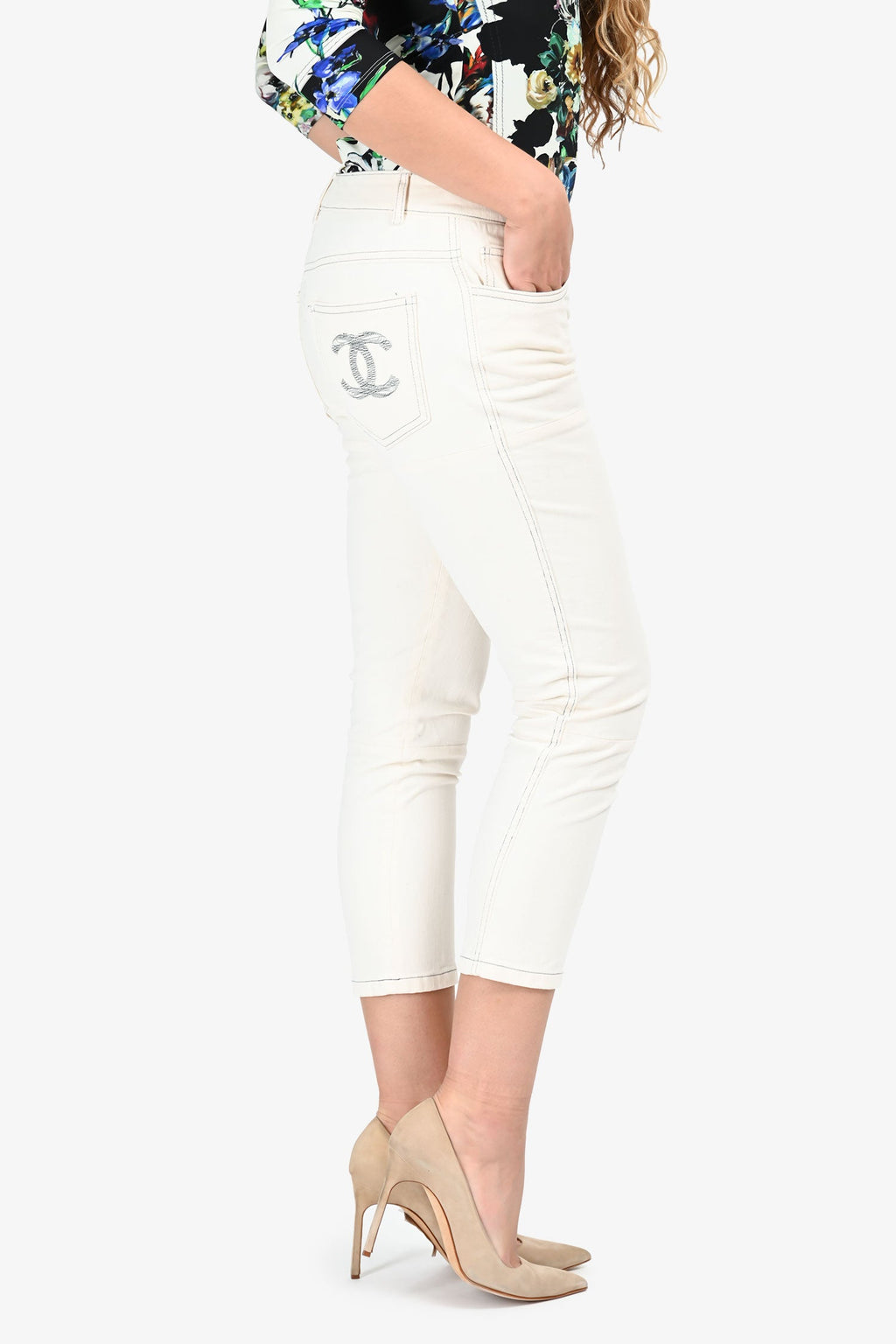 Pre-Loved Chanel™ White Denim Straight Legged Jeans Size 40