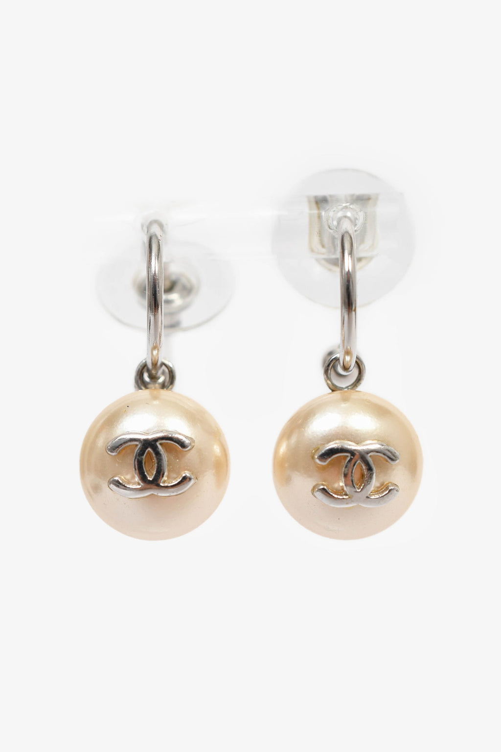 Pre-Loved Chanel™ 2000 Silver Toned Faux Pearl Drop Earrings
