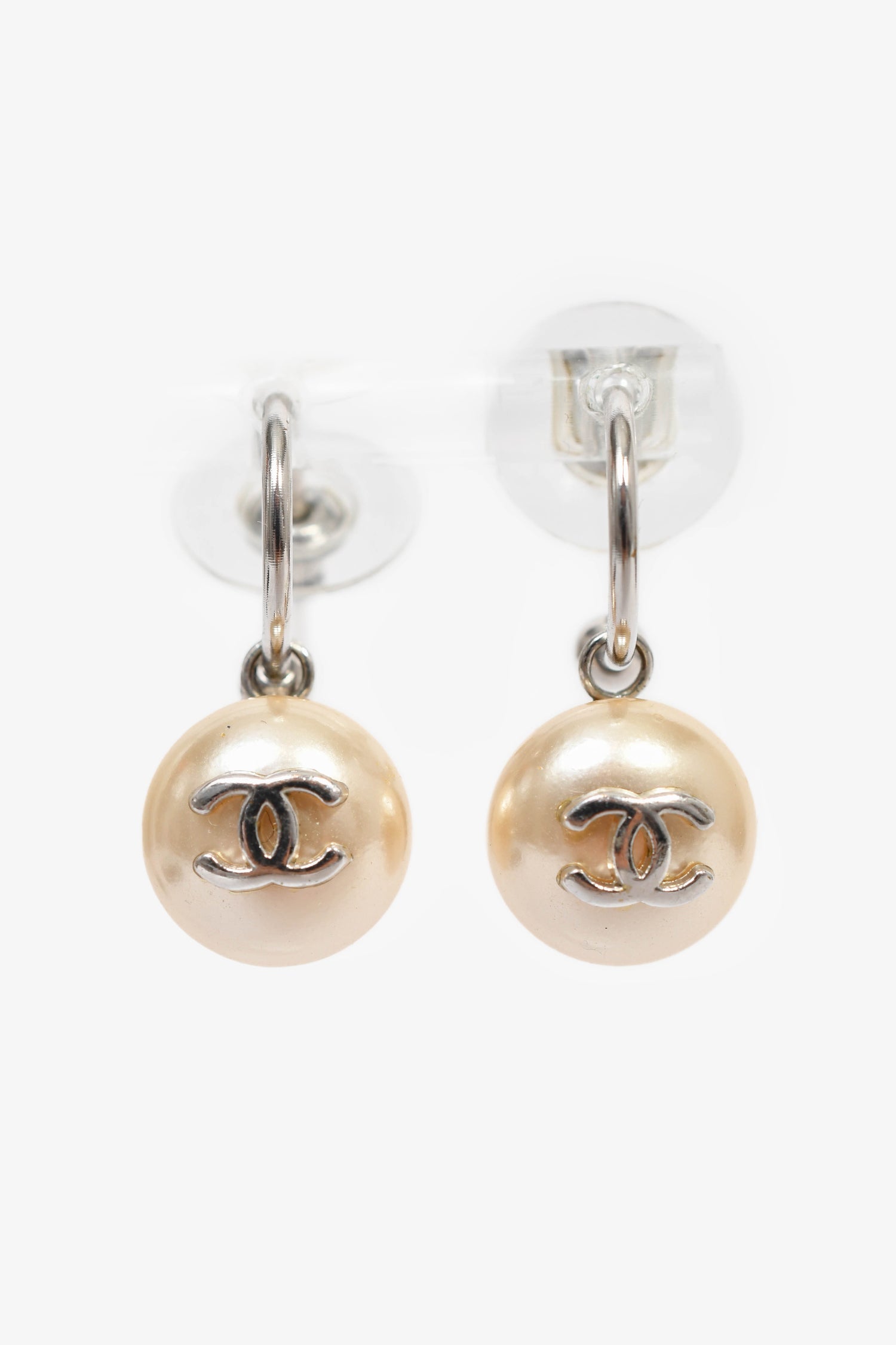 Pre-Loved Chanel™ 2000 Silver Toned Faux Pearl Drop Earrings