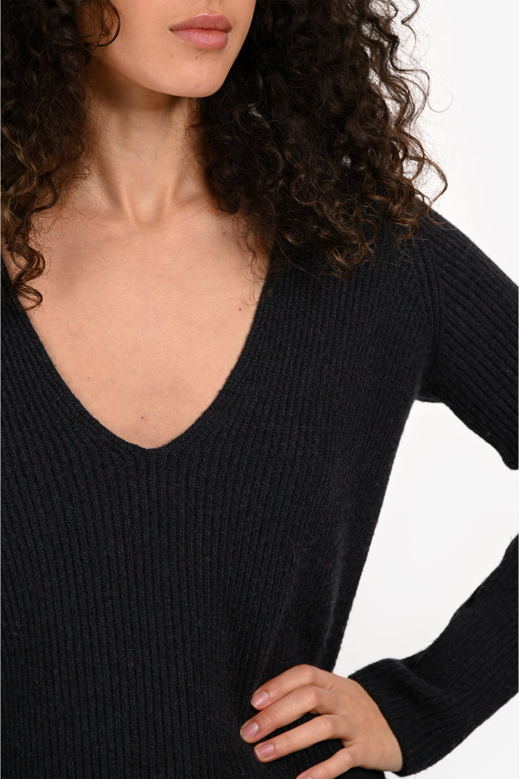 Hermès Navy Cashmere V Neck Long Sleeve Sweater Size 36