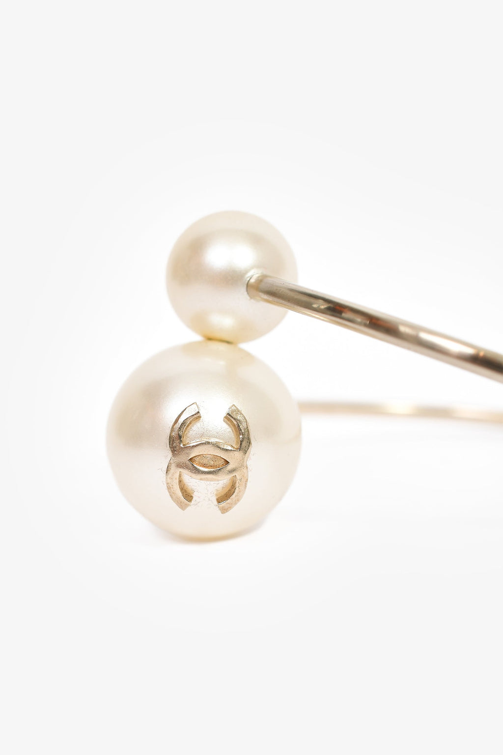 Pre-Loved Chanel™ 2014 Gold Toned Faux Pearl CC Cuff