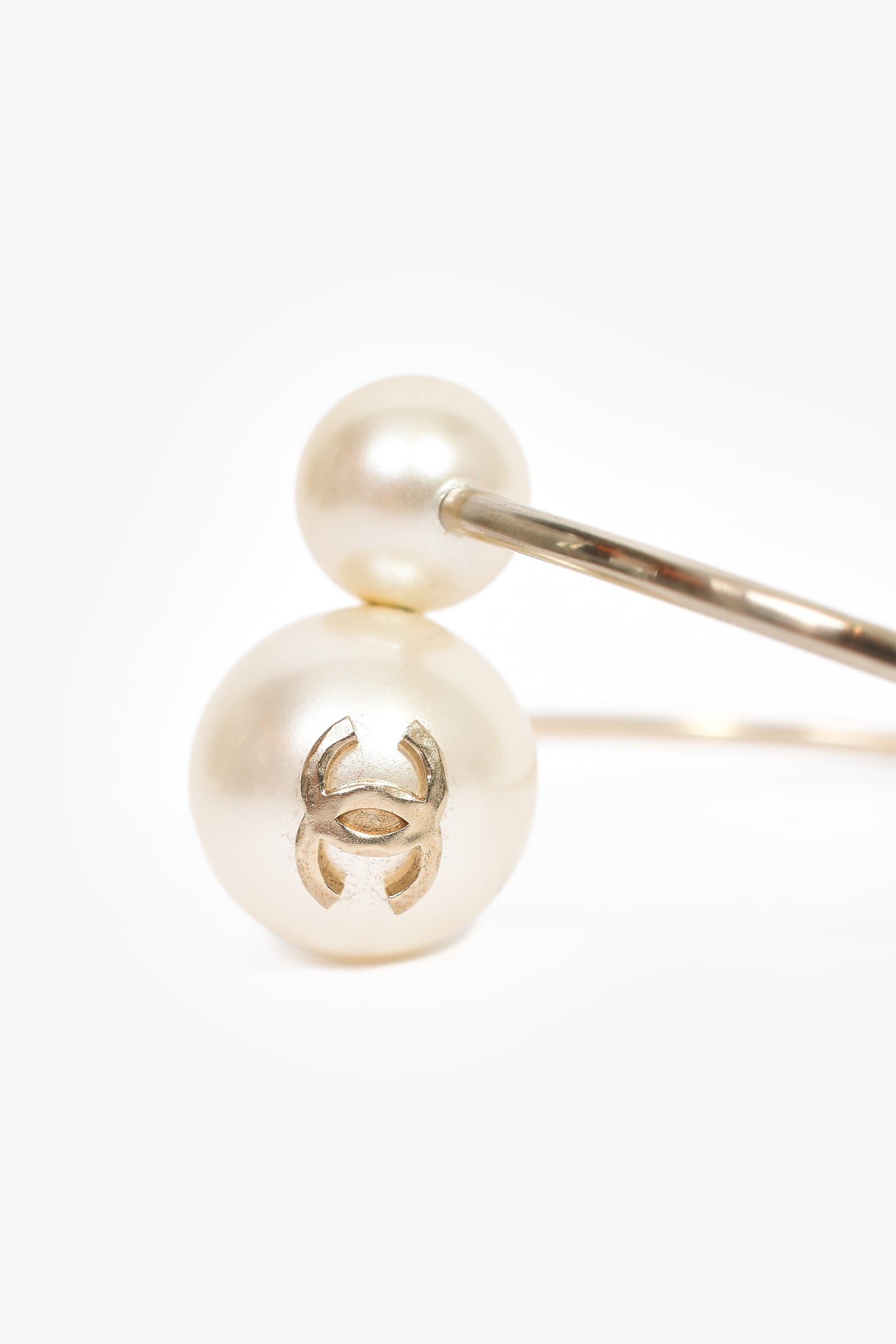Pre-Loved Chanel™ 2014 Gold Toned Faux Pearl CC Cuff