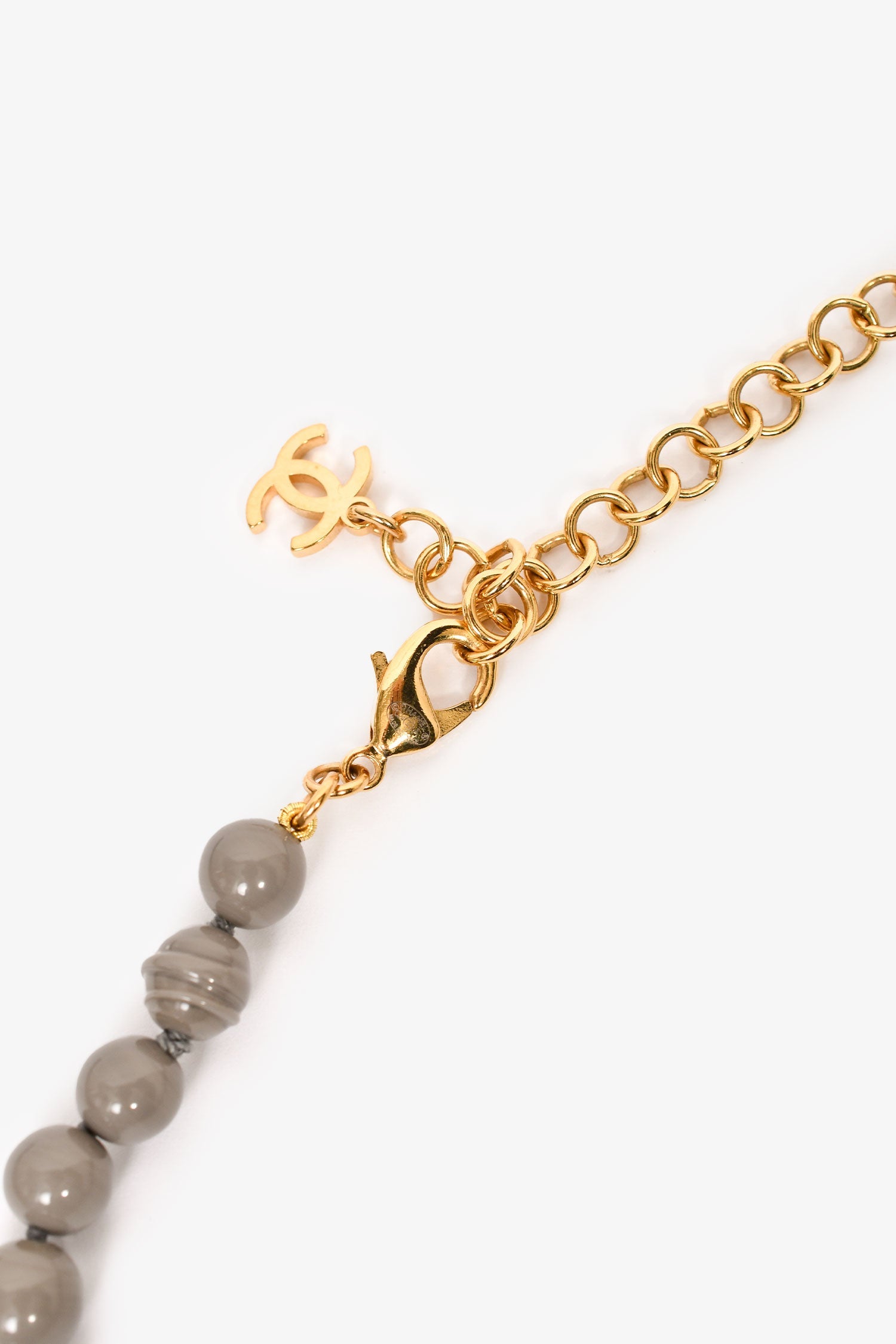Pre-Loved Chanel™ 2024 Grey Gold Tone Faux Pearls/Strass CC Logo Long Necklace