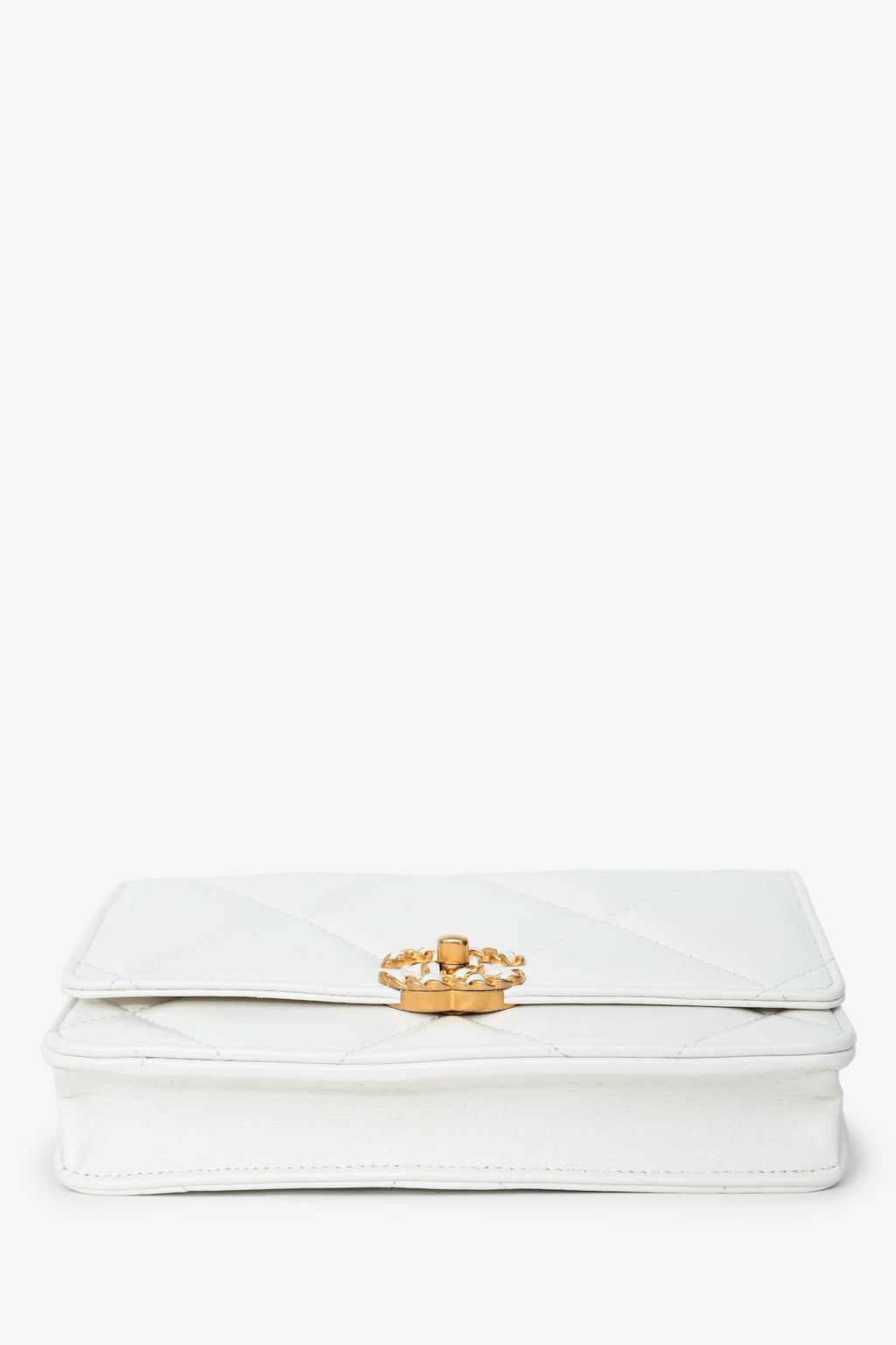 Pre-Loved Chanel™ White Quilted 'Chanel 19' Wallet On Chain with Two Tone Hardware
