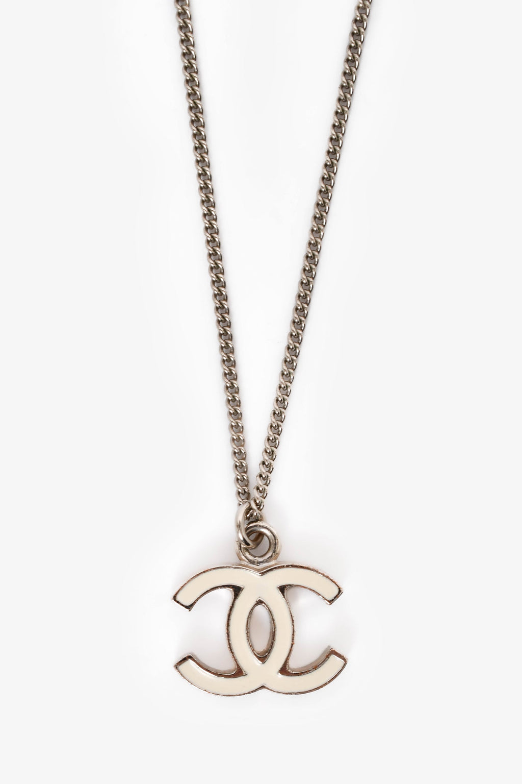 Pre-Loved Chanel™ 2007 Silver Toned Enamel CC Interlocking Pendant Necklace